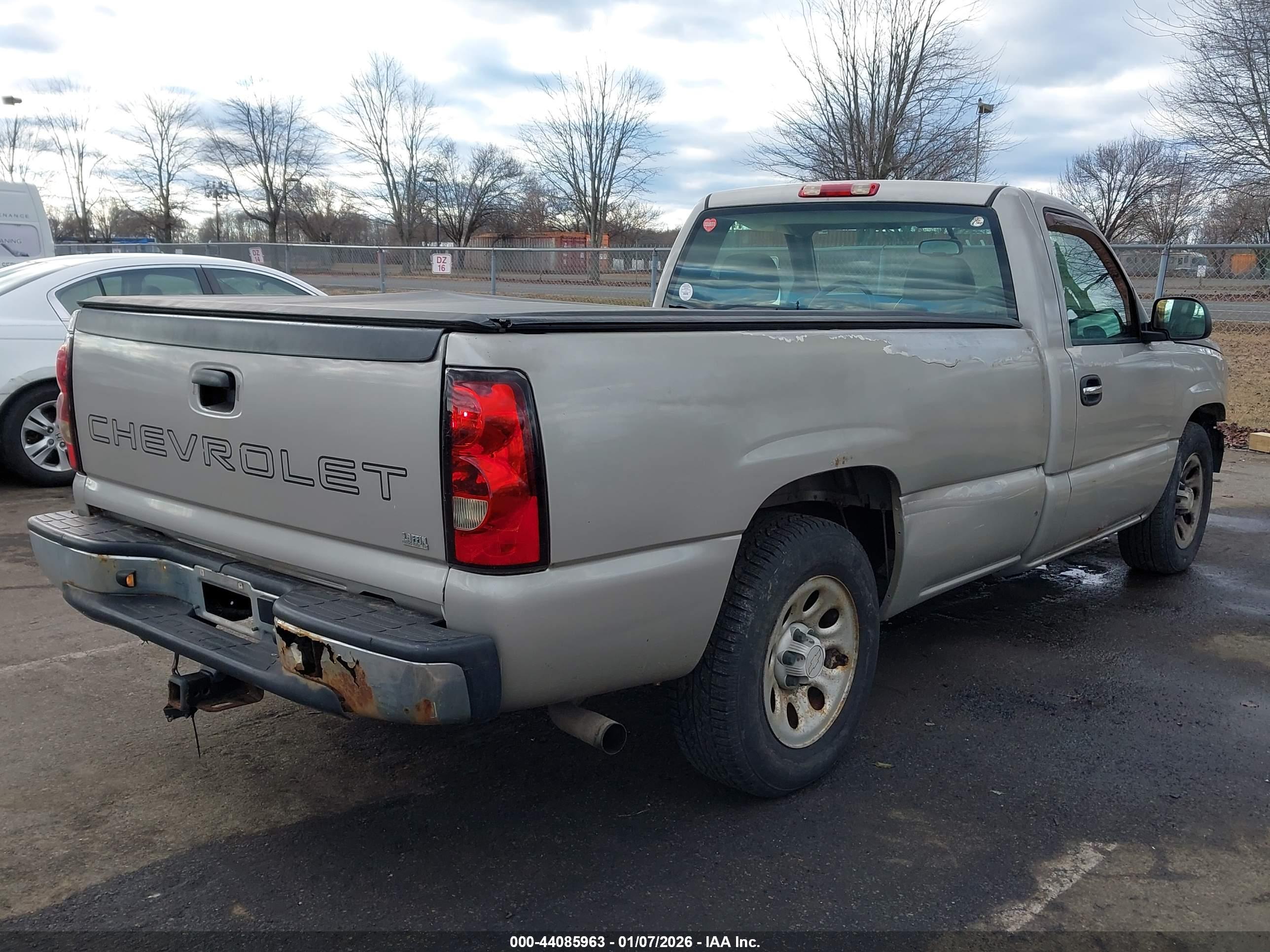 CHEVROLET SILVERADO image 4