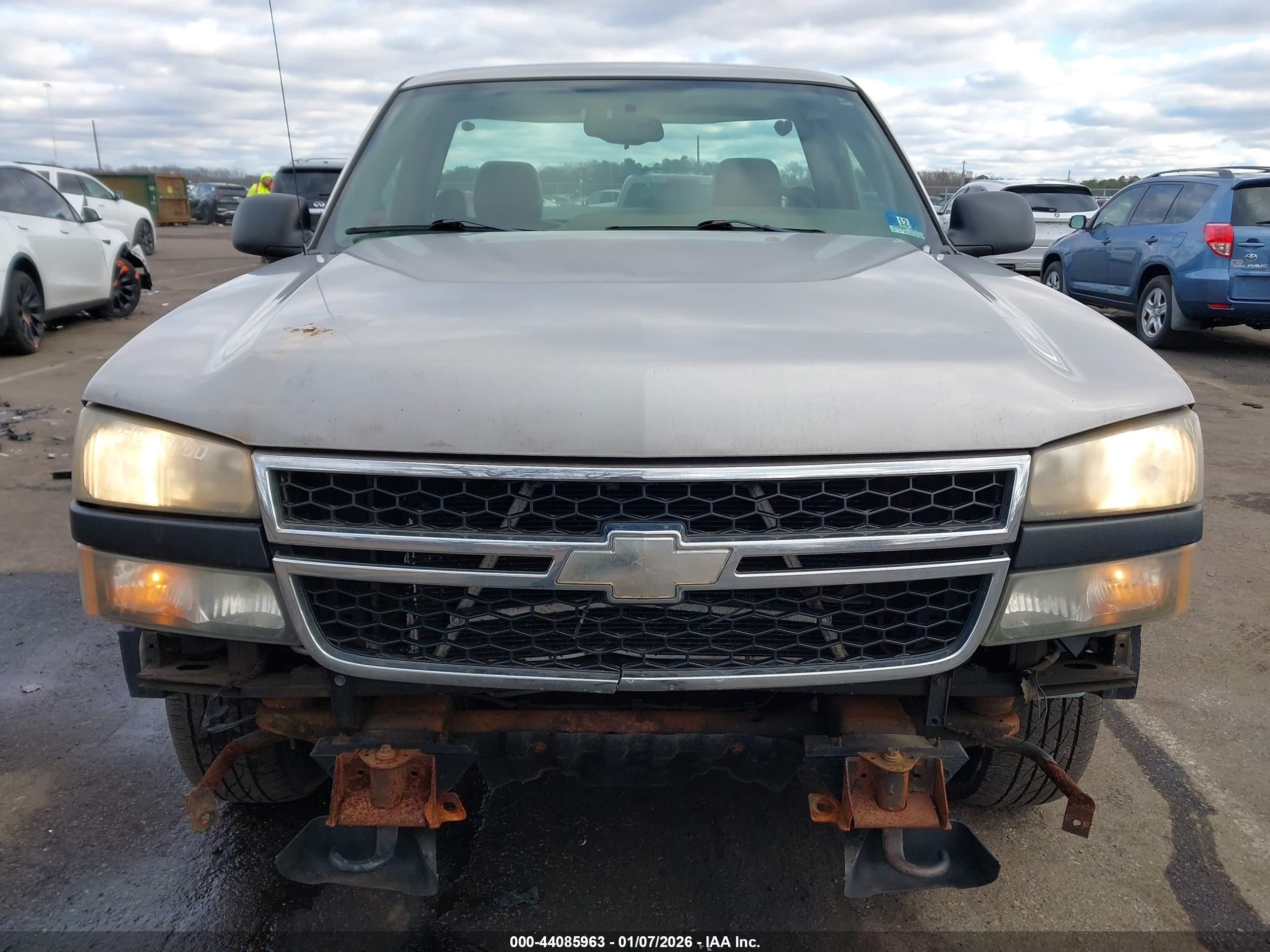 CHEVROLET SILVERADO image 6