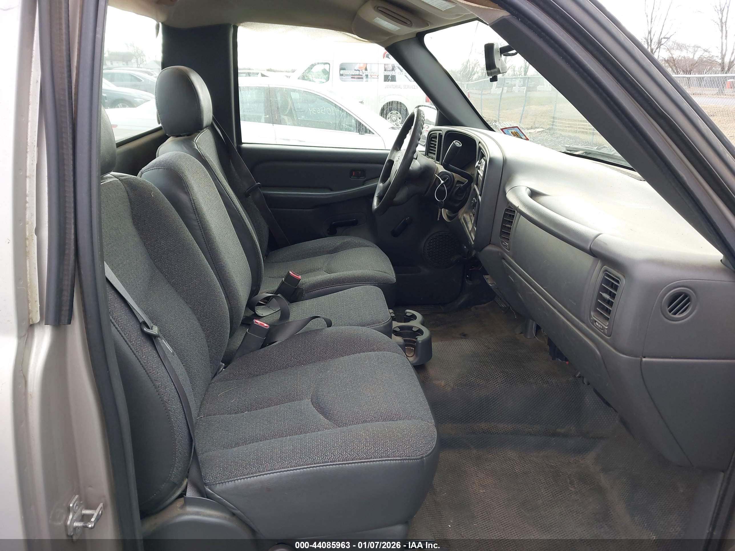 CHEVROLET SILVERADO image 8
