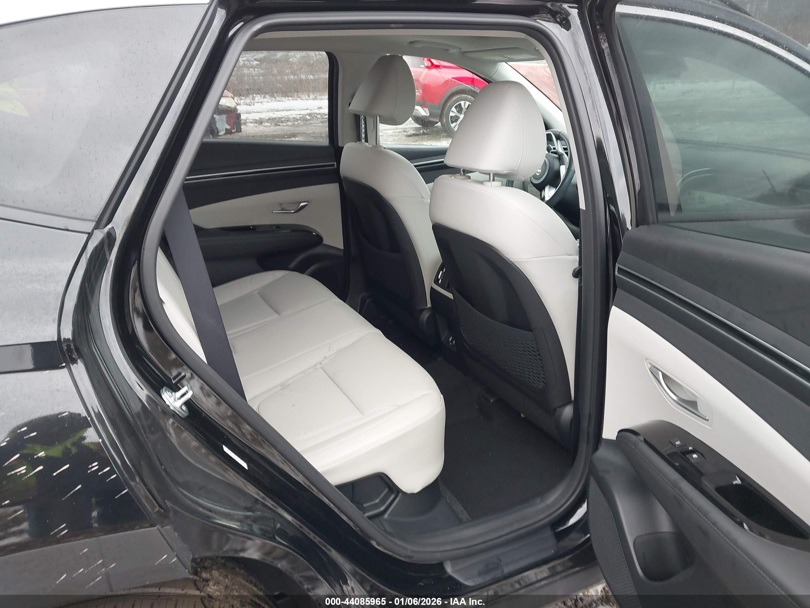 HYUNDAI TUCSON image 8