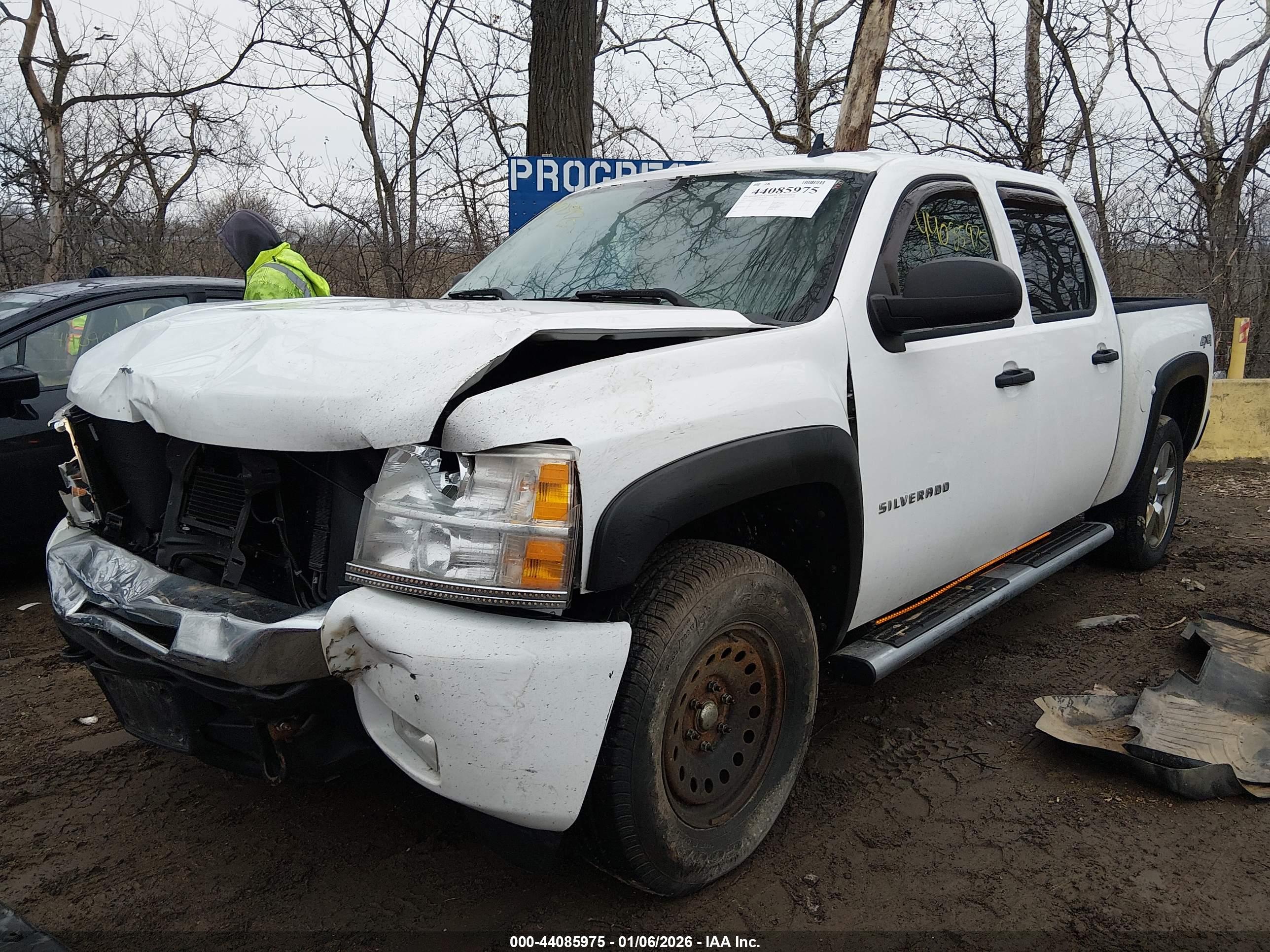 CHEVROLET SILVERADO image 2