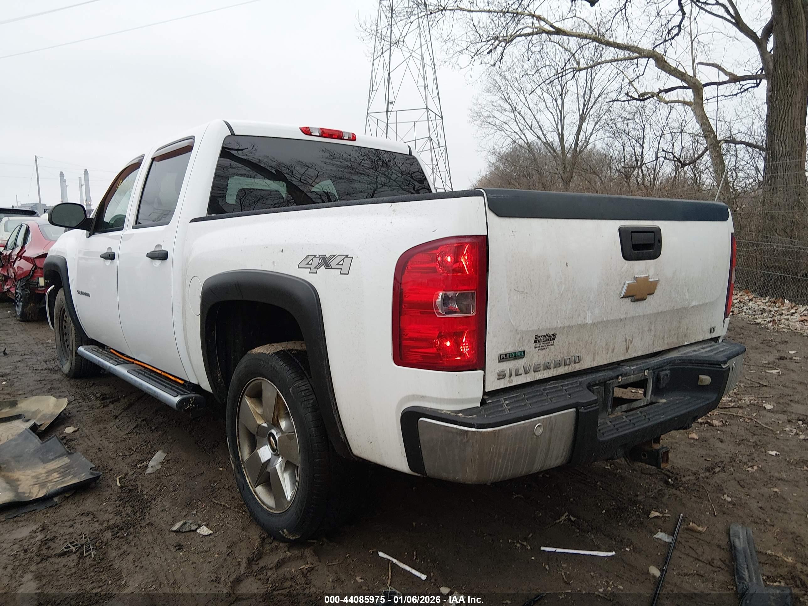CHEVROLET SILVERADO image 3