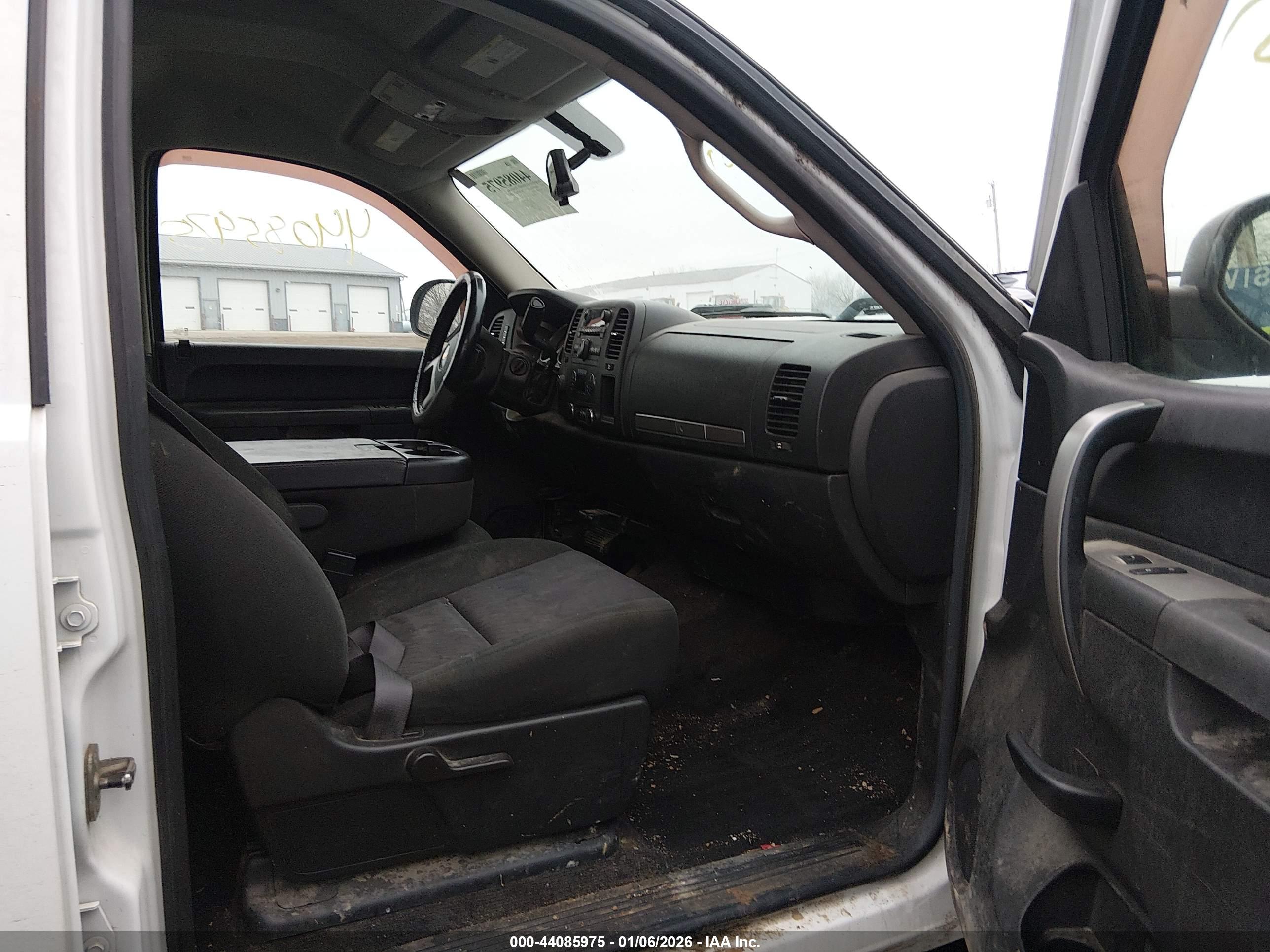 CHEVROLET SILVERADO image 5