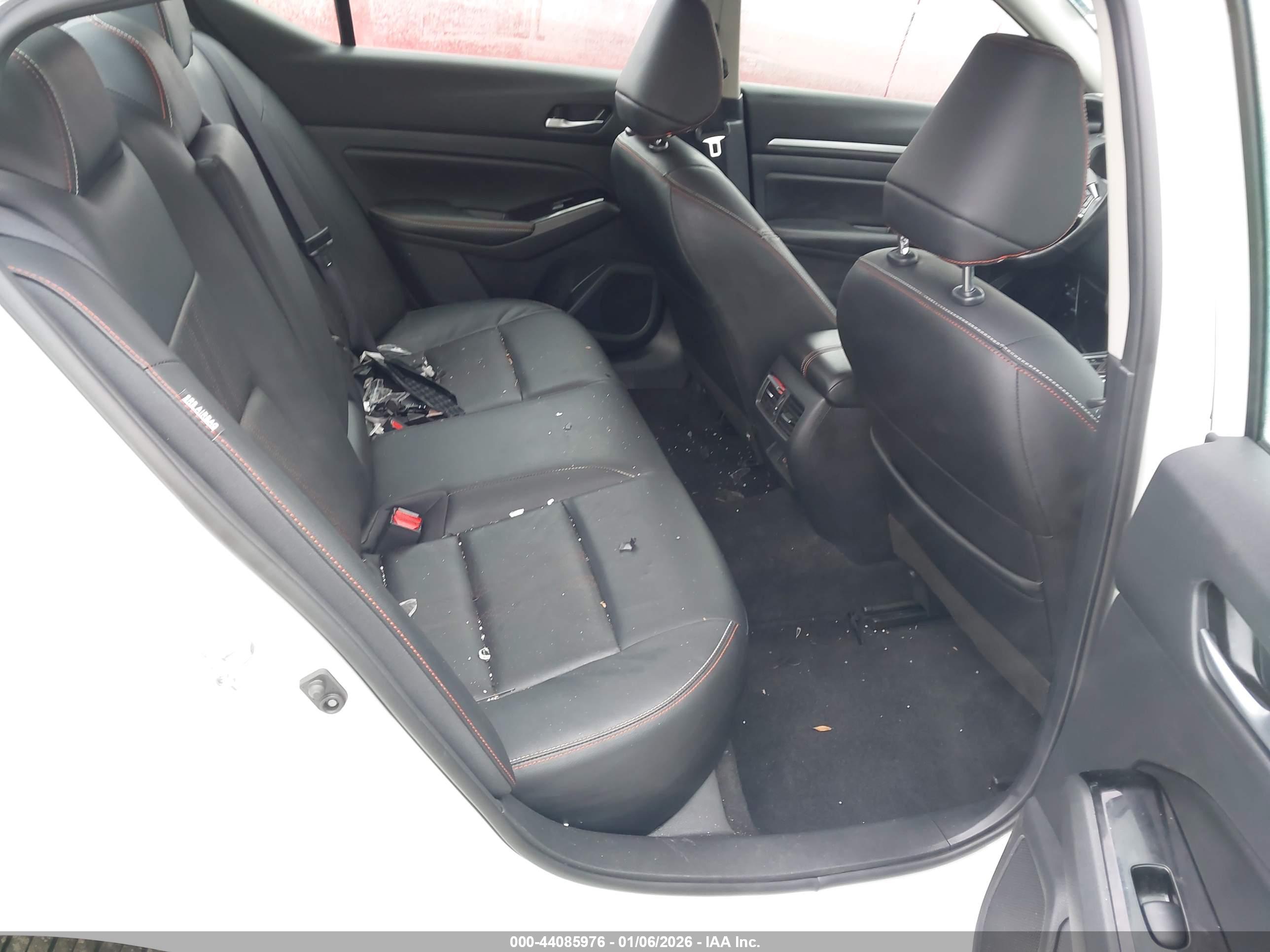 NISSAN ALTIMA image 8