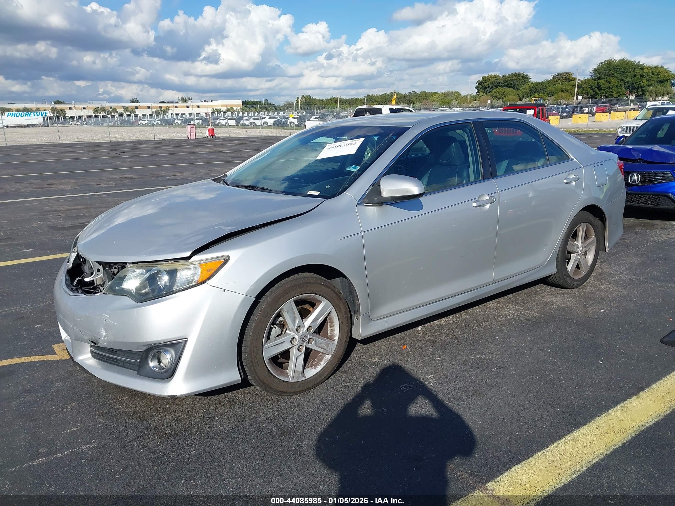 TOYOTA CAMRY image 2