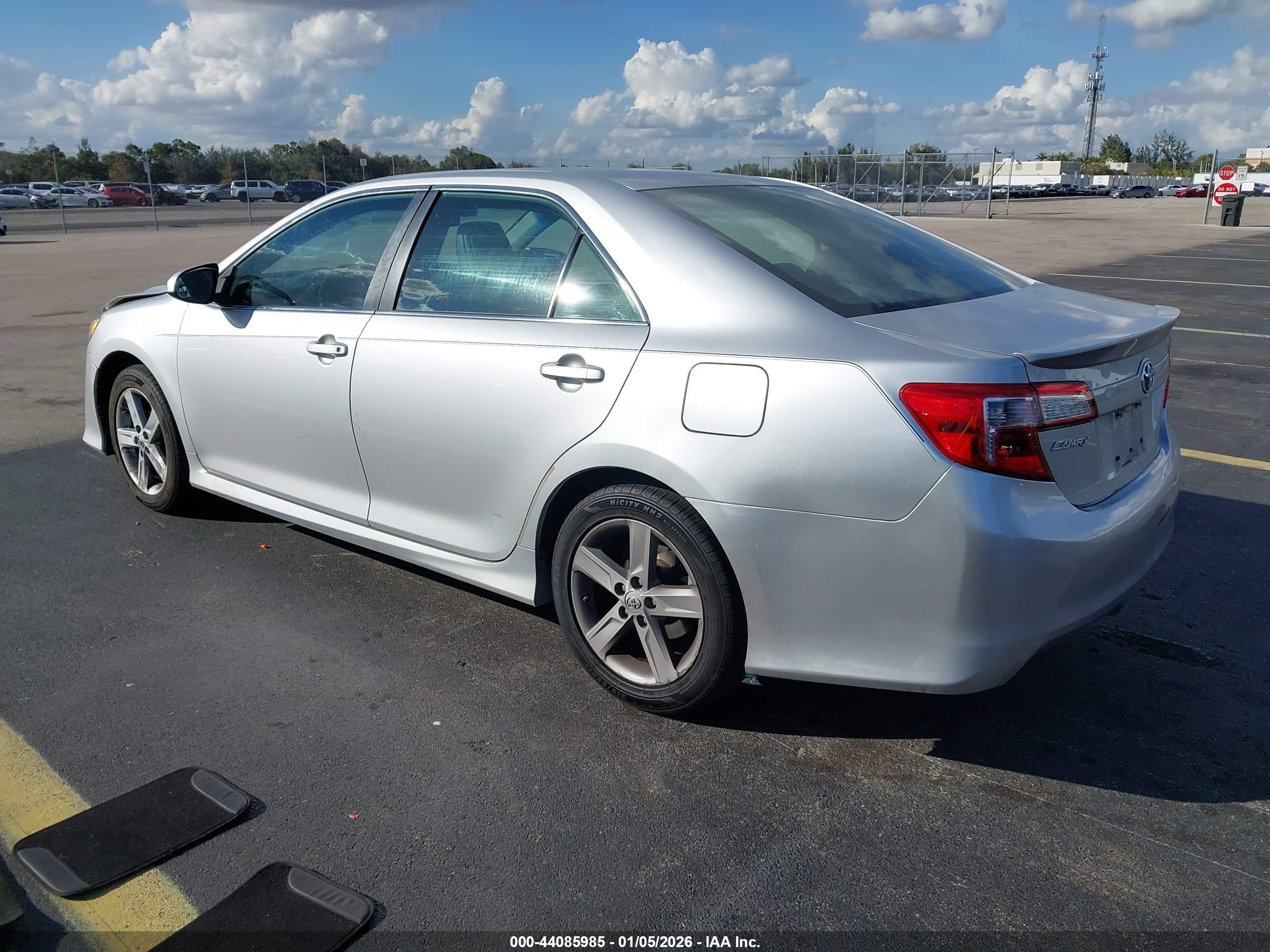TOYOTA CAMRY image 3