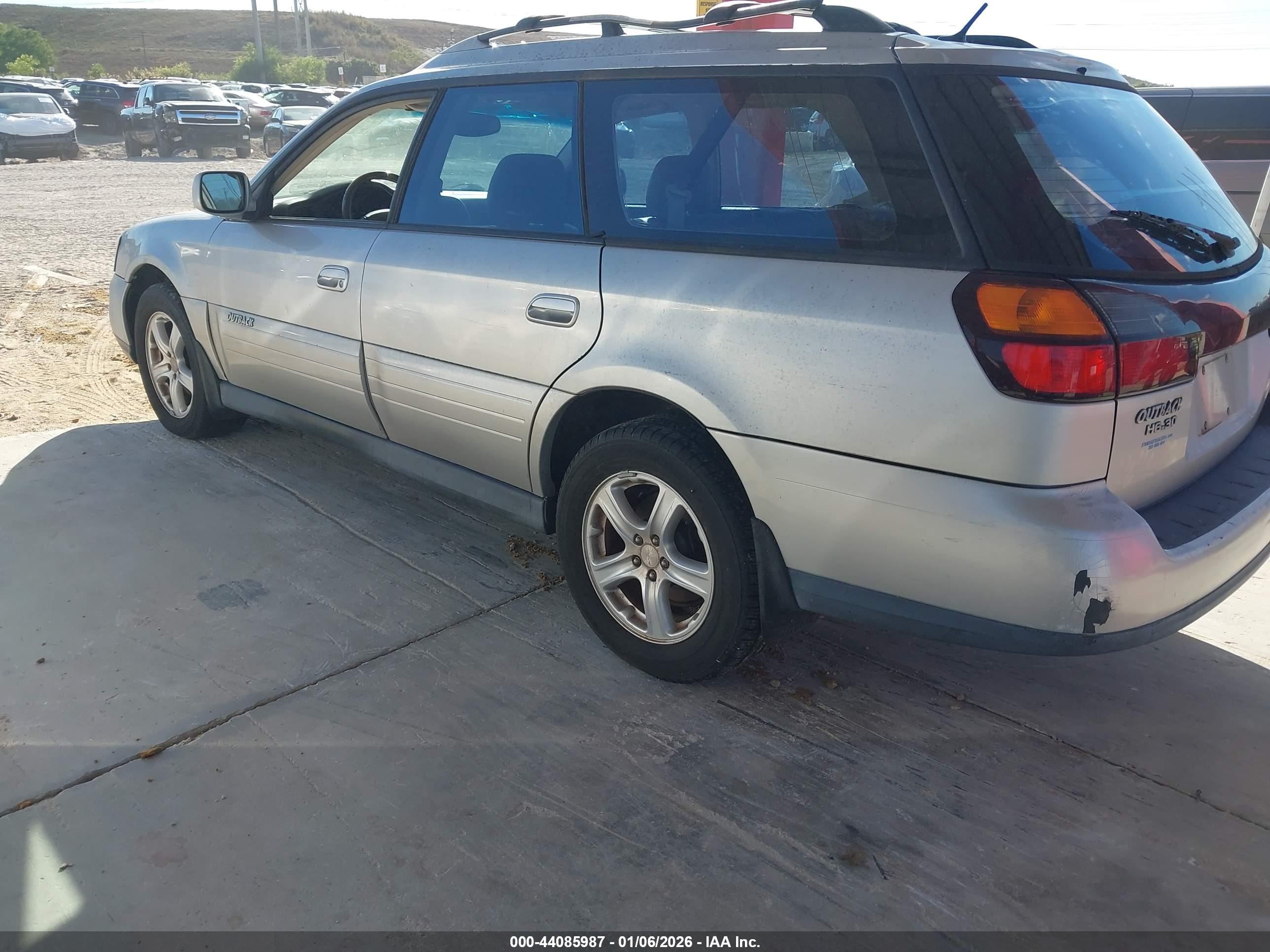 SUBARU OUTBACK image 3