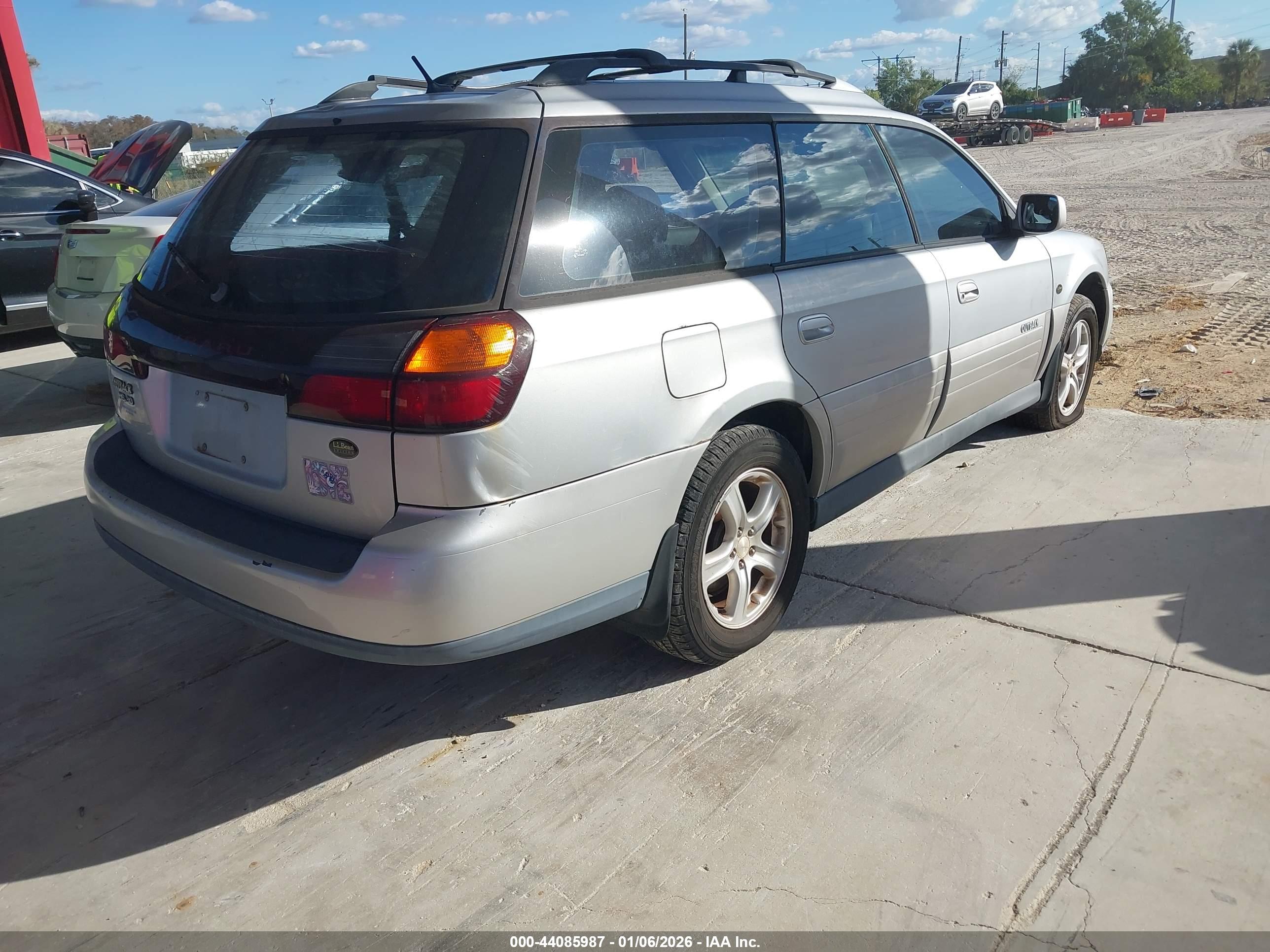 SUBARU OUTBACK image 4