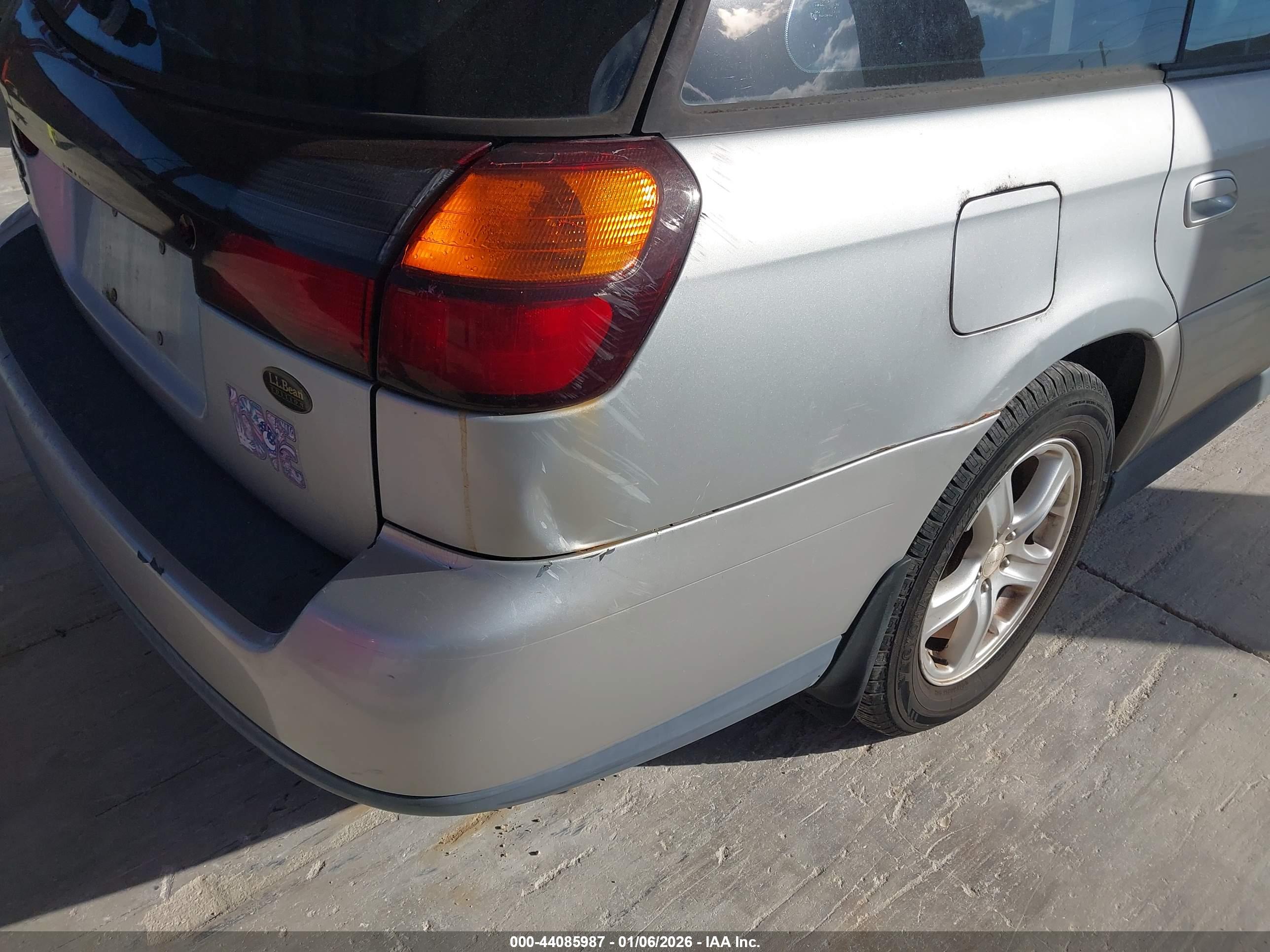 SUBARU OUTBACK image 6