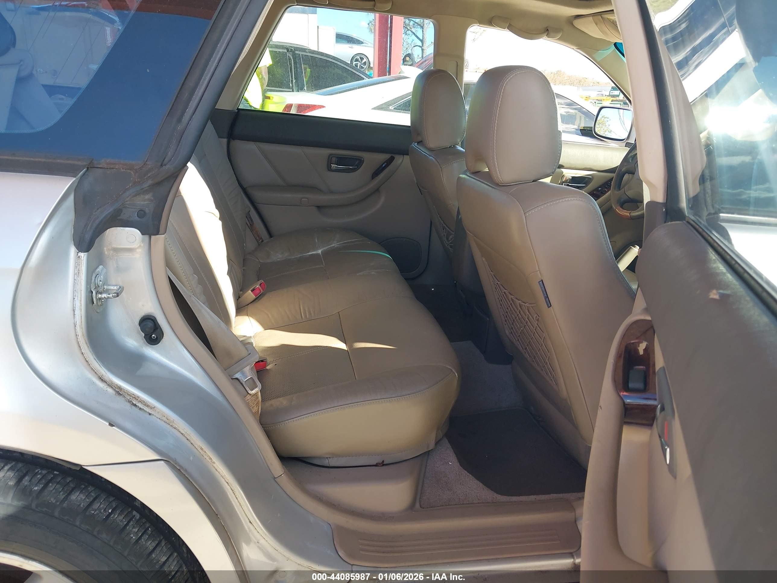 SUBARU OUTBACK image 8