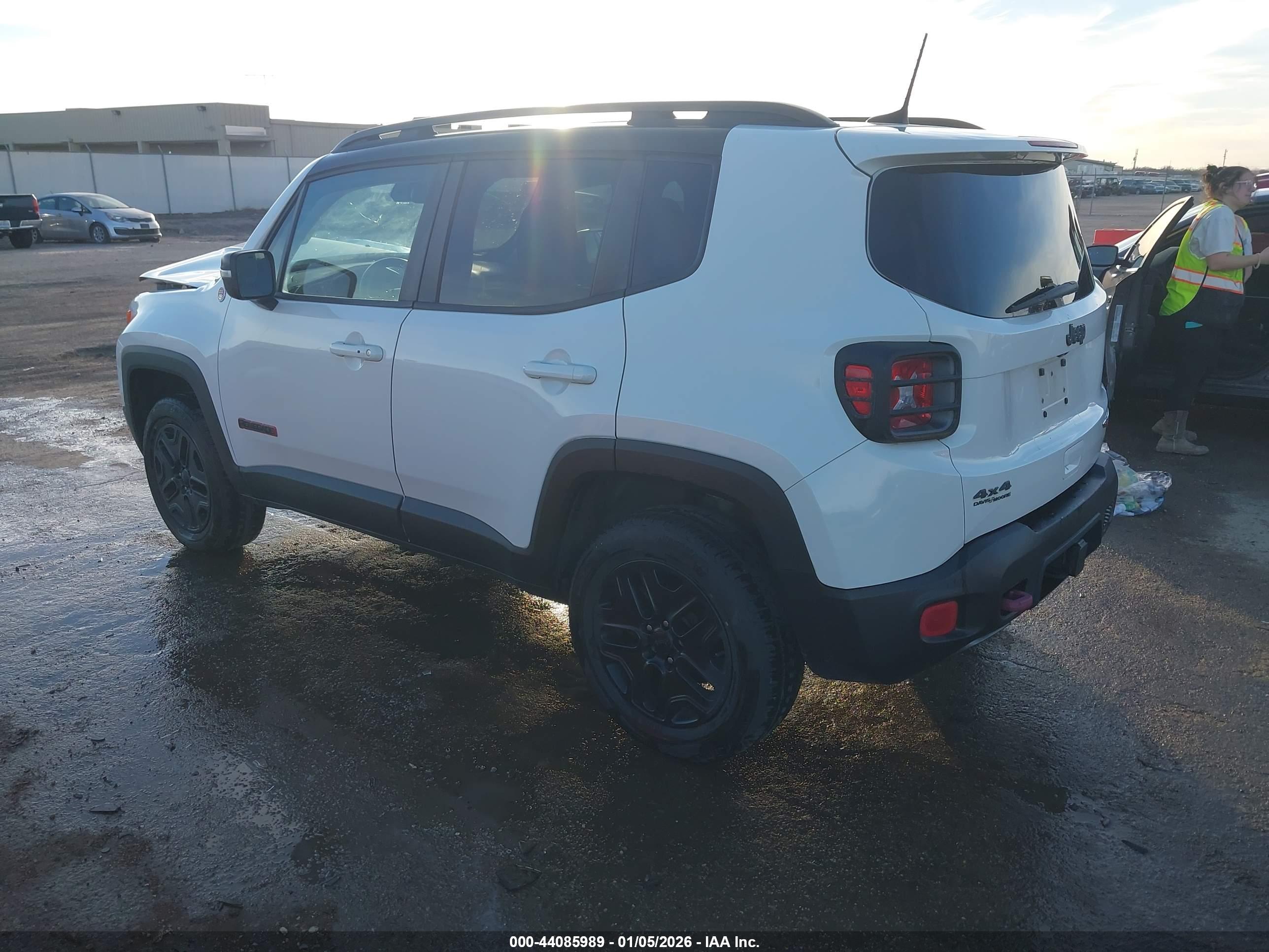 JEEP RENEGADE image 3