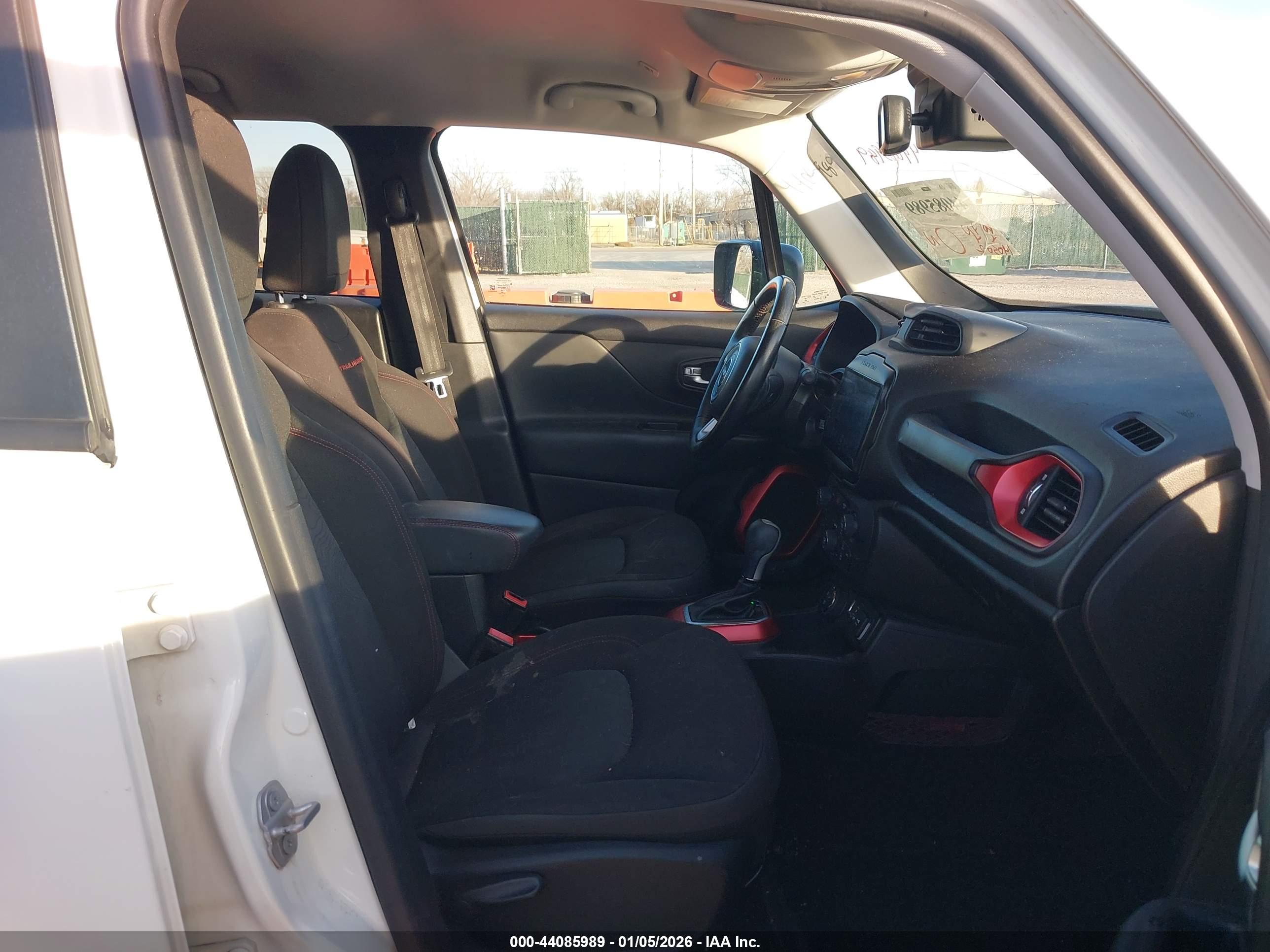 JEEP RENEGADE image 5