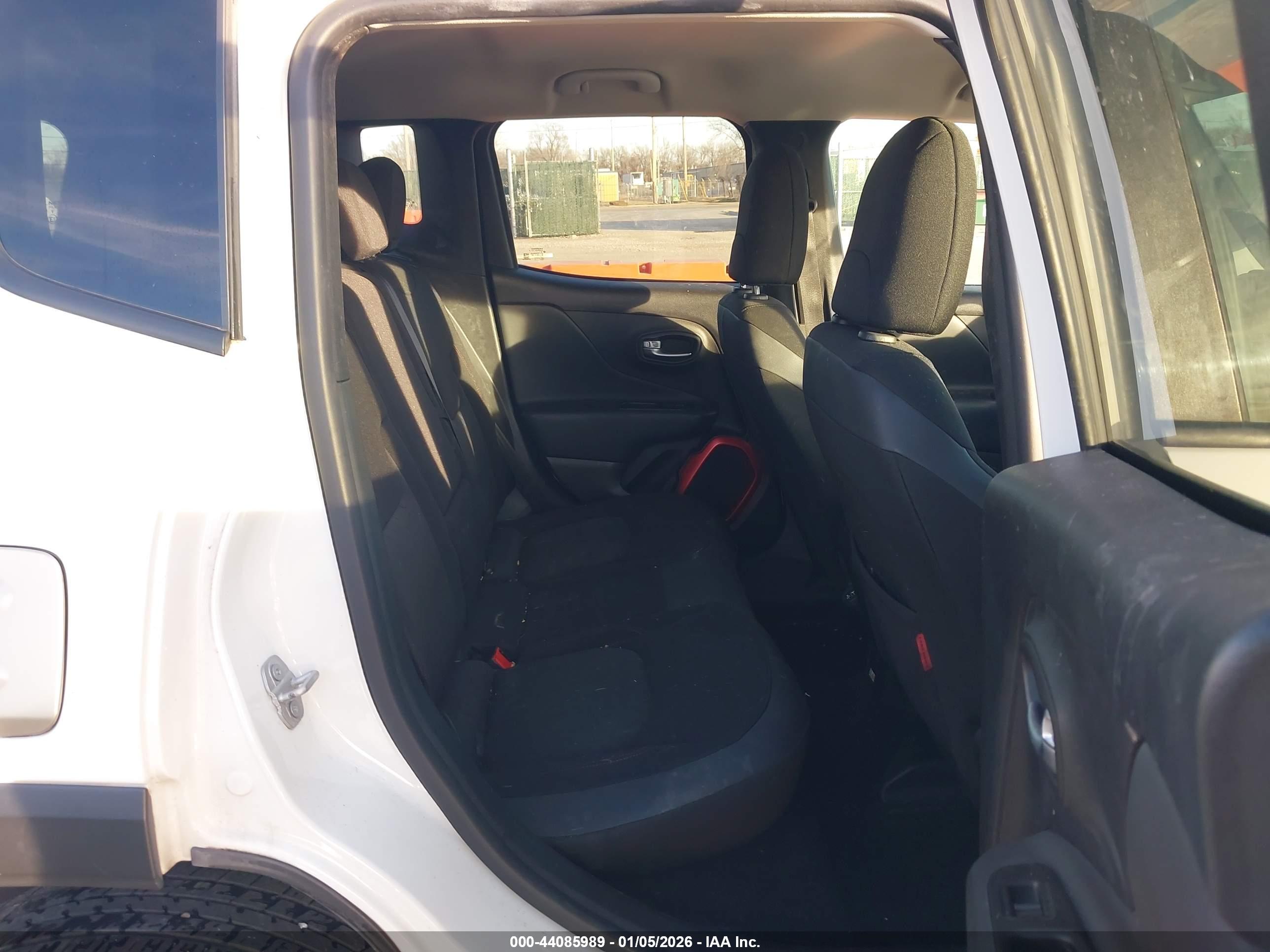 JEEP RENEGADE image 8