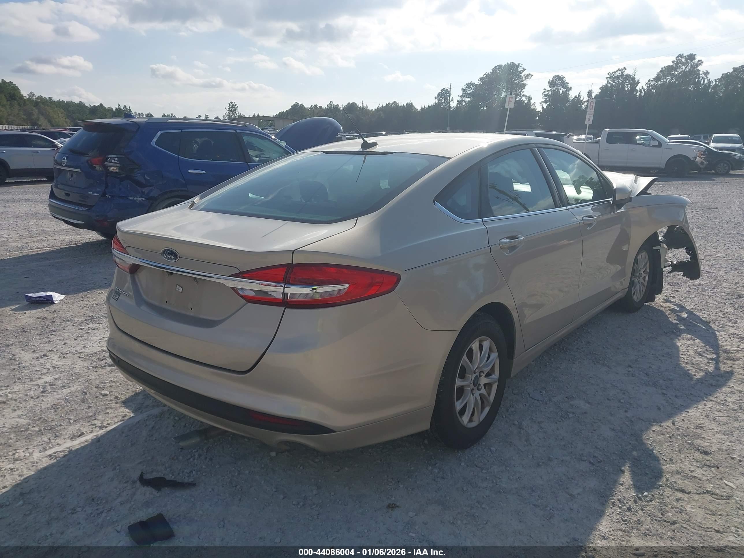 FORD FUSION image 4