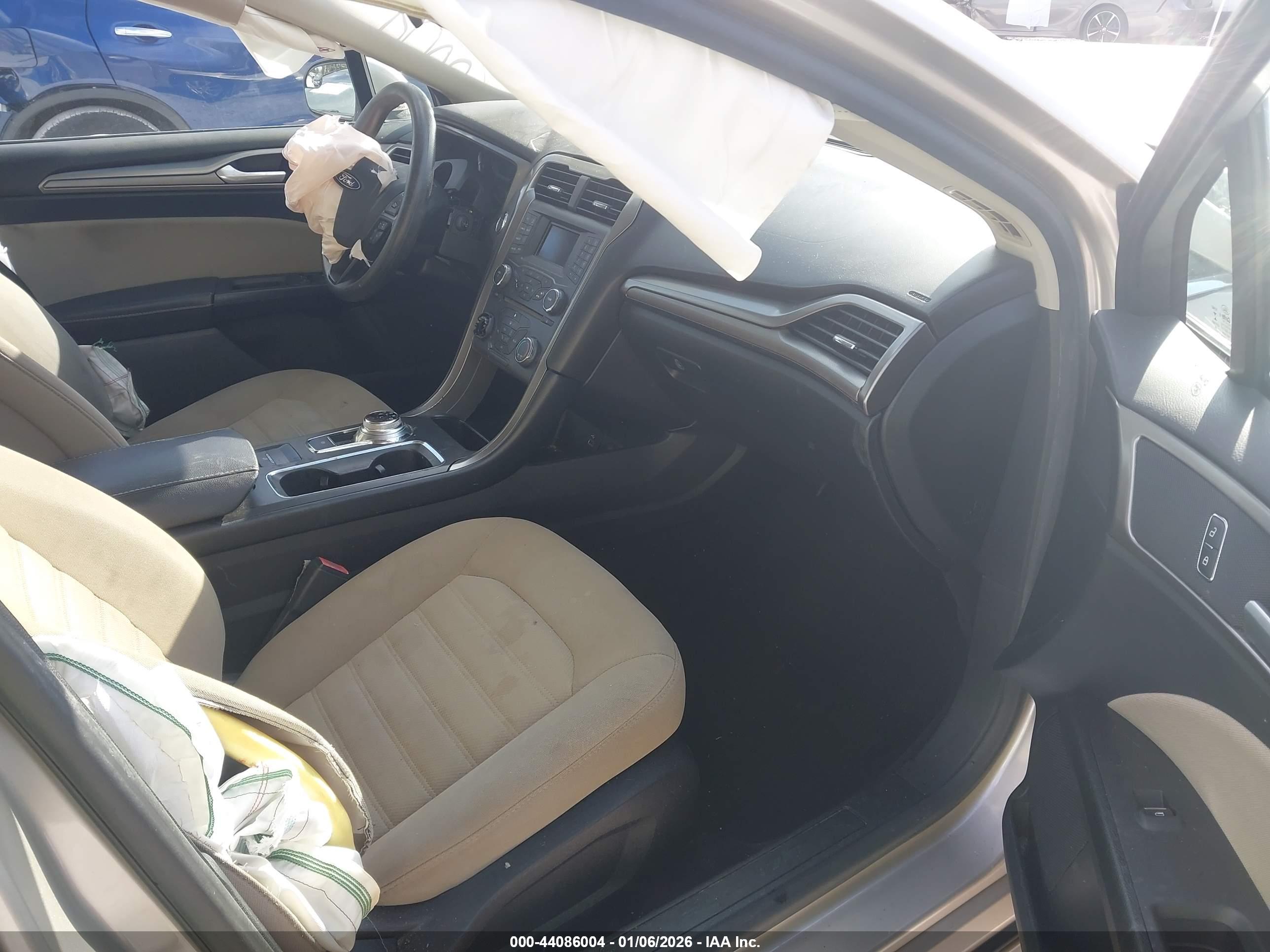 FORD FUSION image 5
