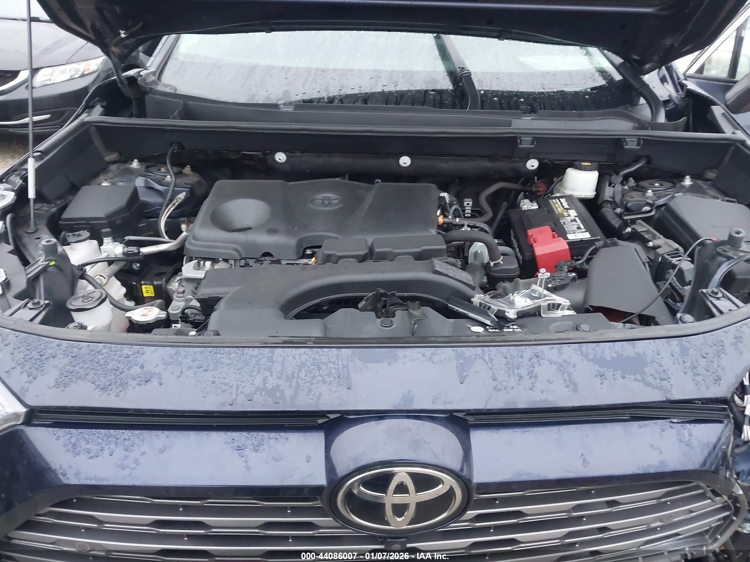 TOYOTA RAV4 image 10