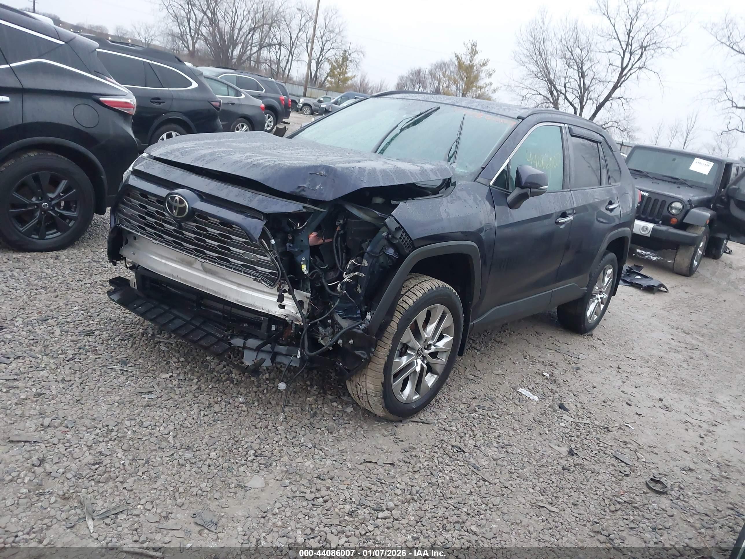 TOYOTA RAV4 image 2