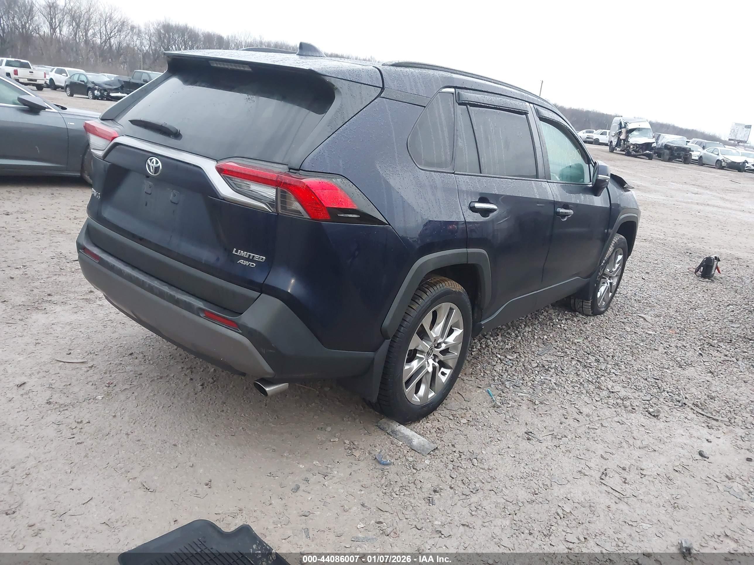 TOYOTA RAV4 image 4