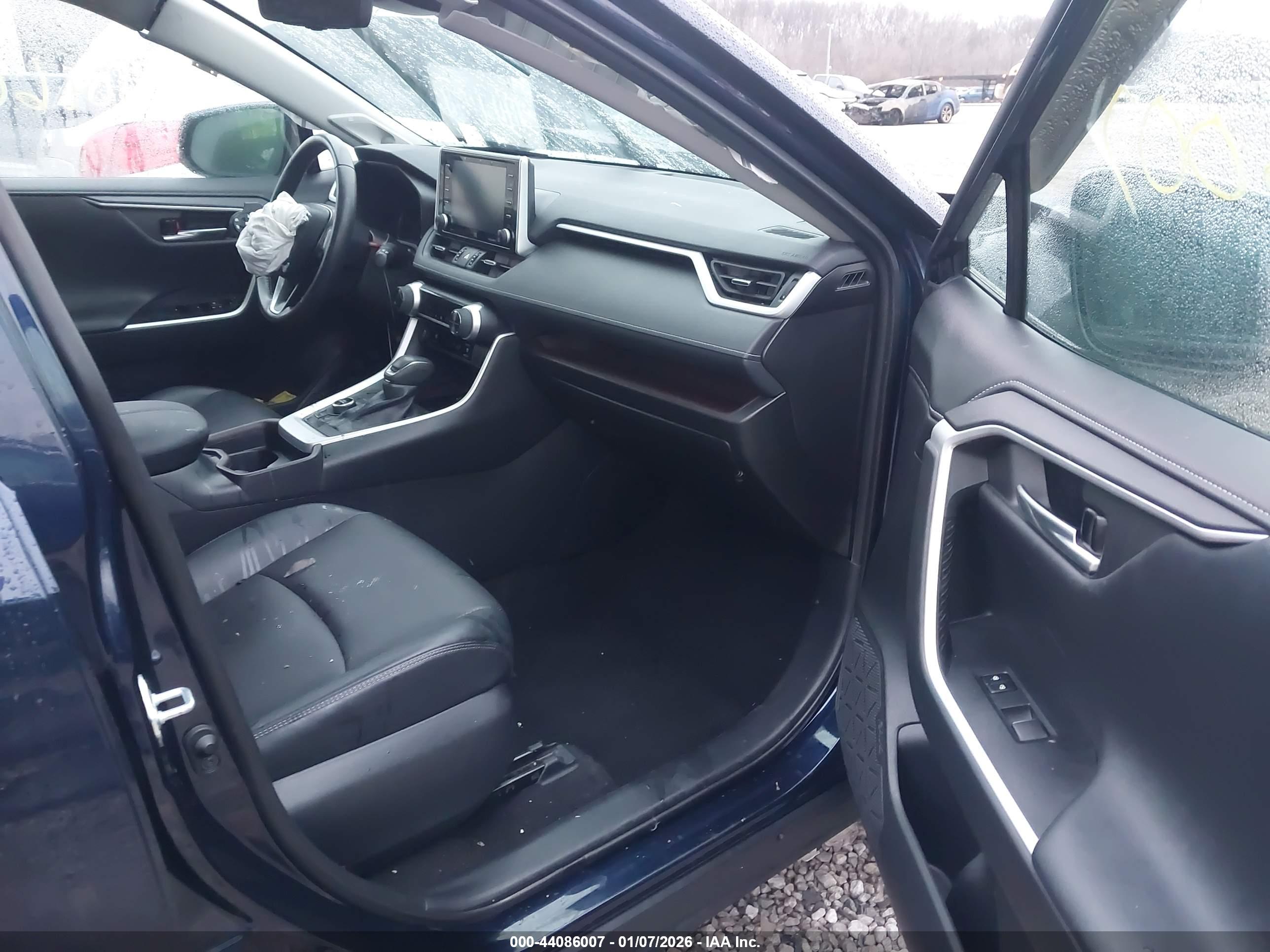 TOYOTA RAV4 image 5