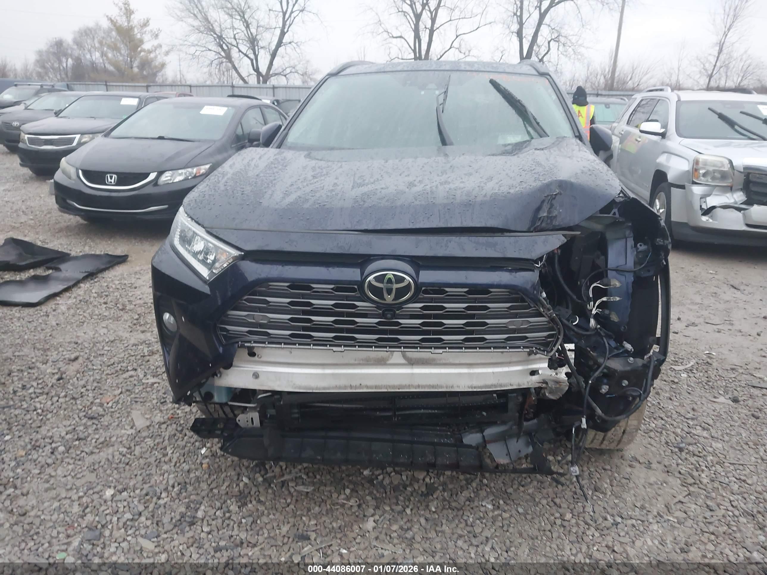TOYOTA RAV4 image 6