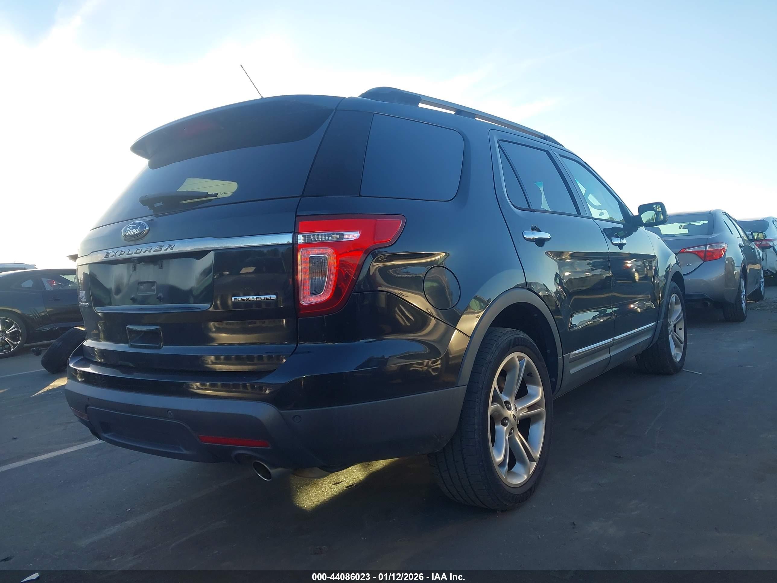 FORD EXPLORER image 4