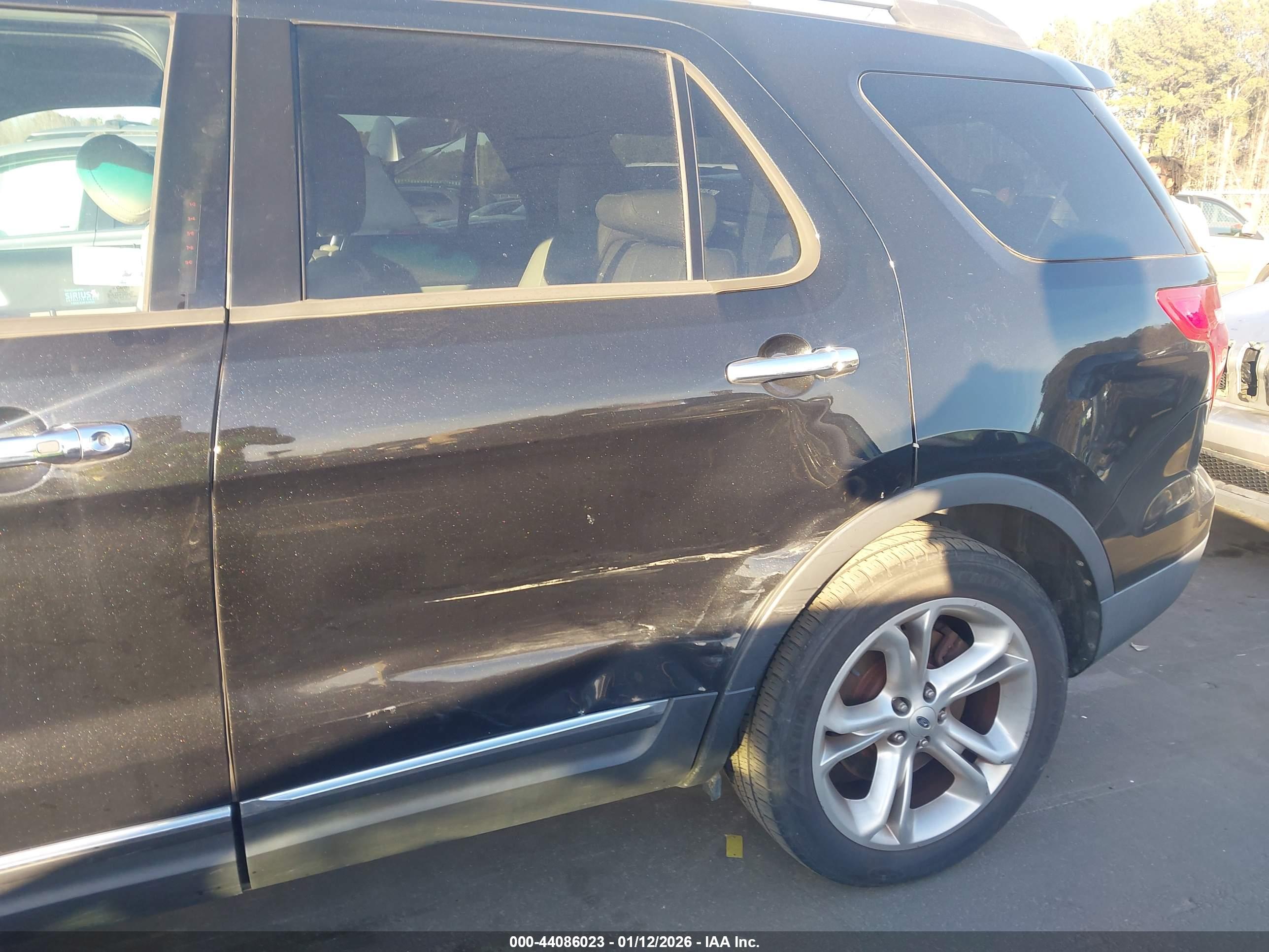 FORD EXPLORER image 6