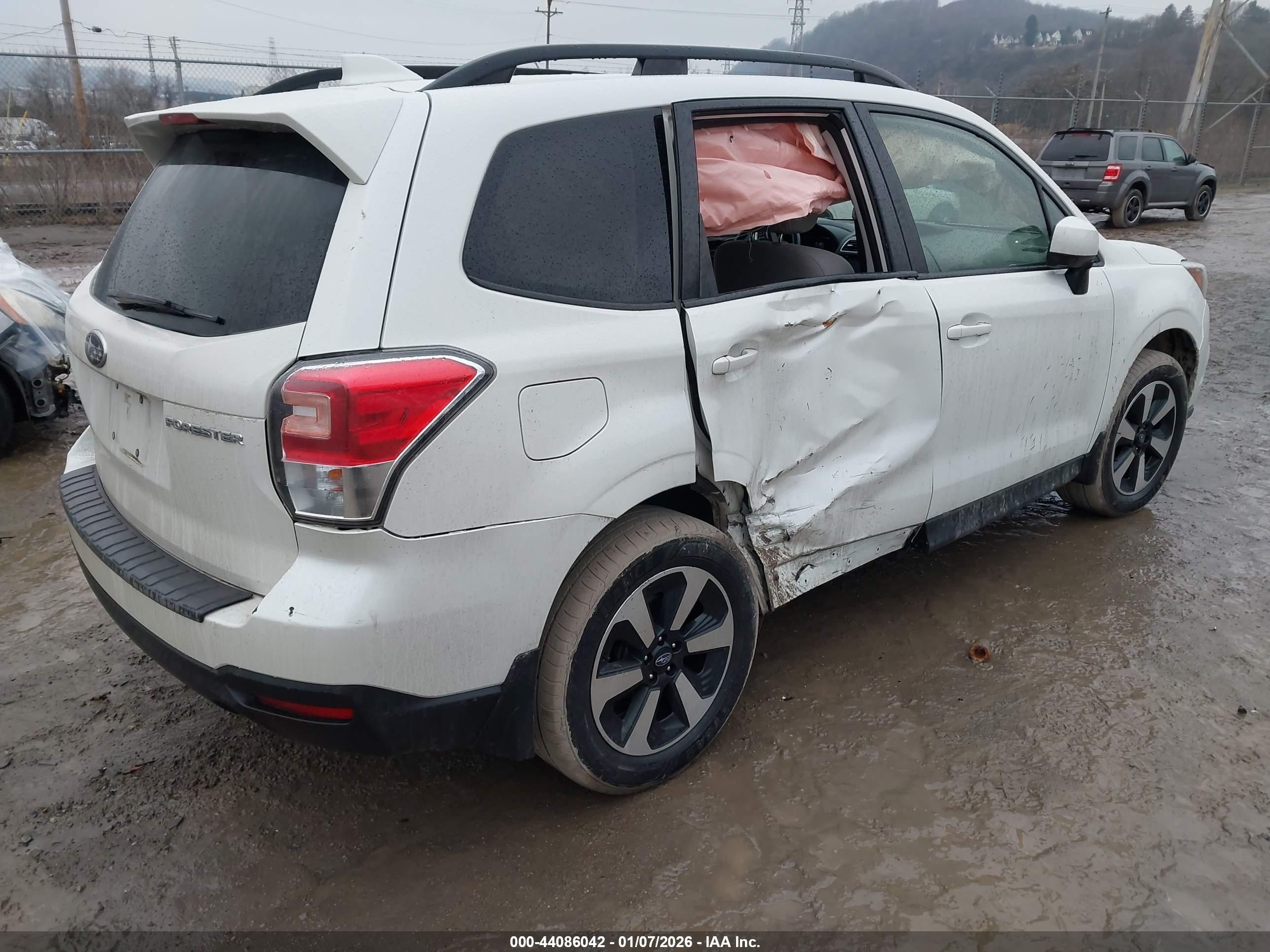SUBARU FORESTER image 4