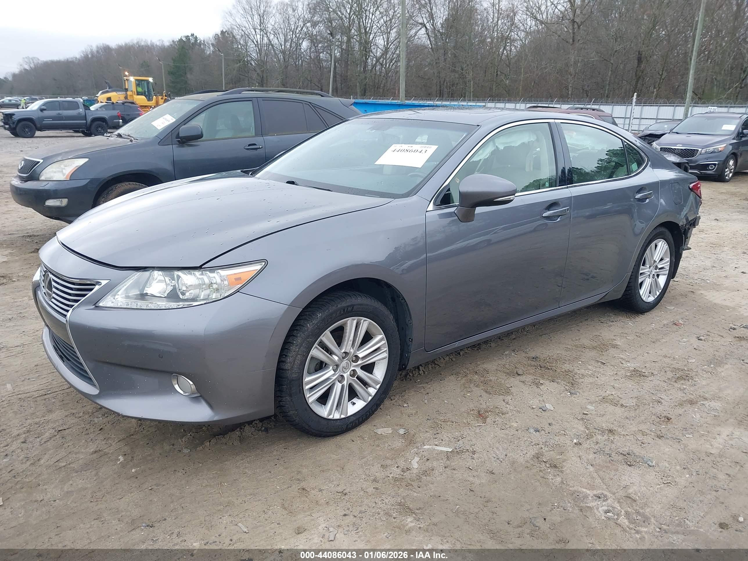 LEXUS ES image 2