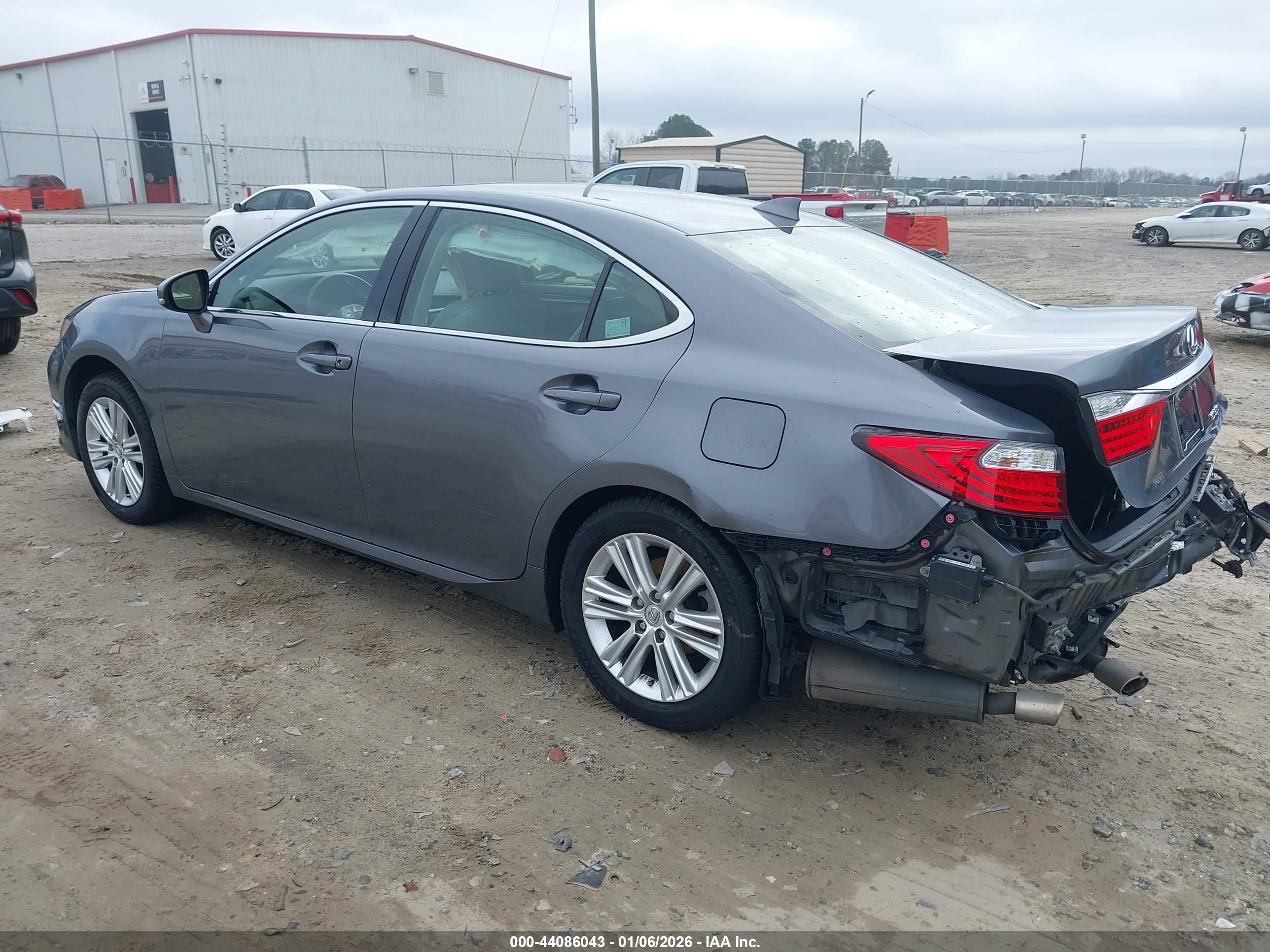 LEXUS ES image 3