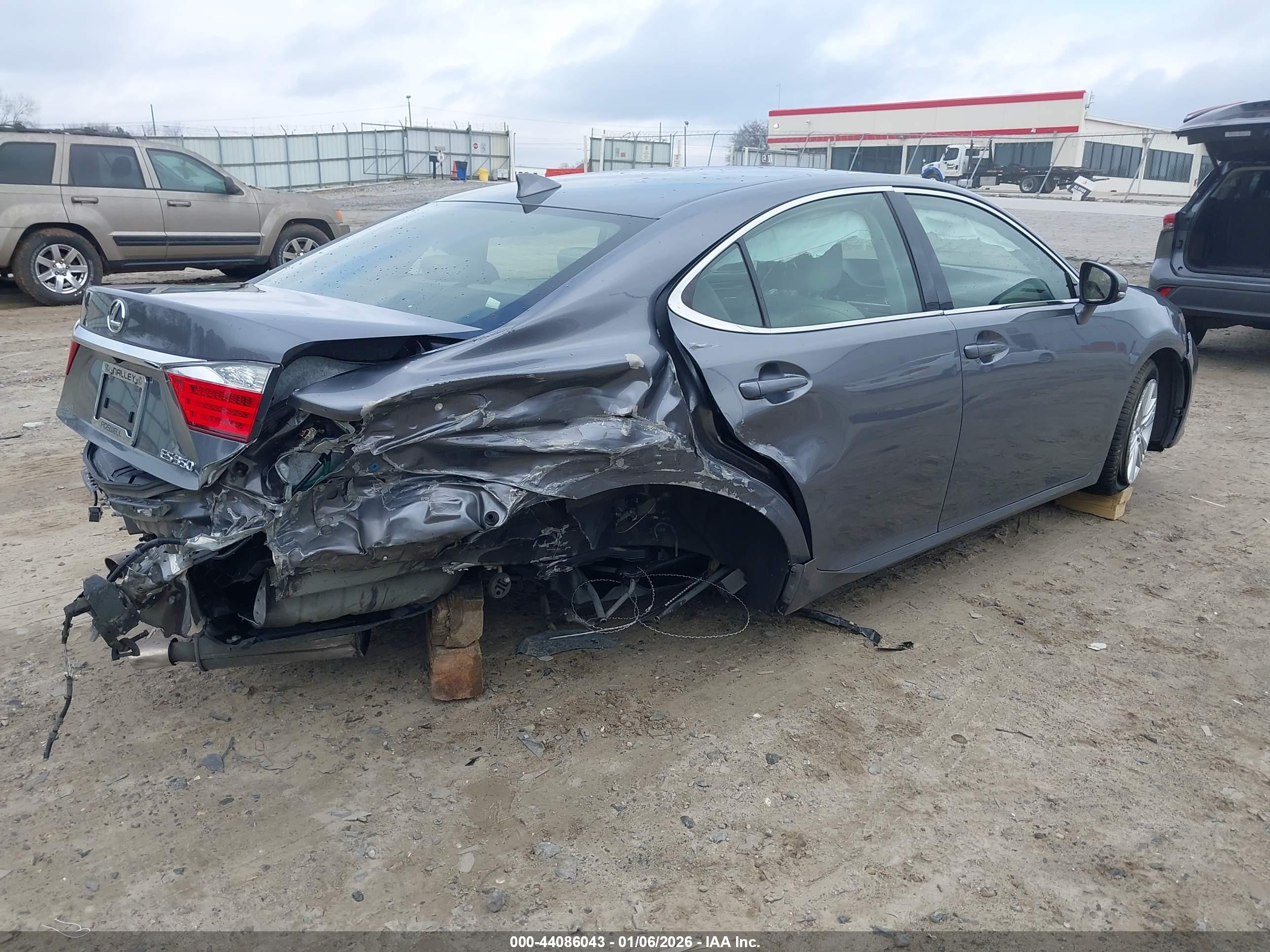 LEXUS ES image 4
