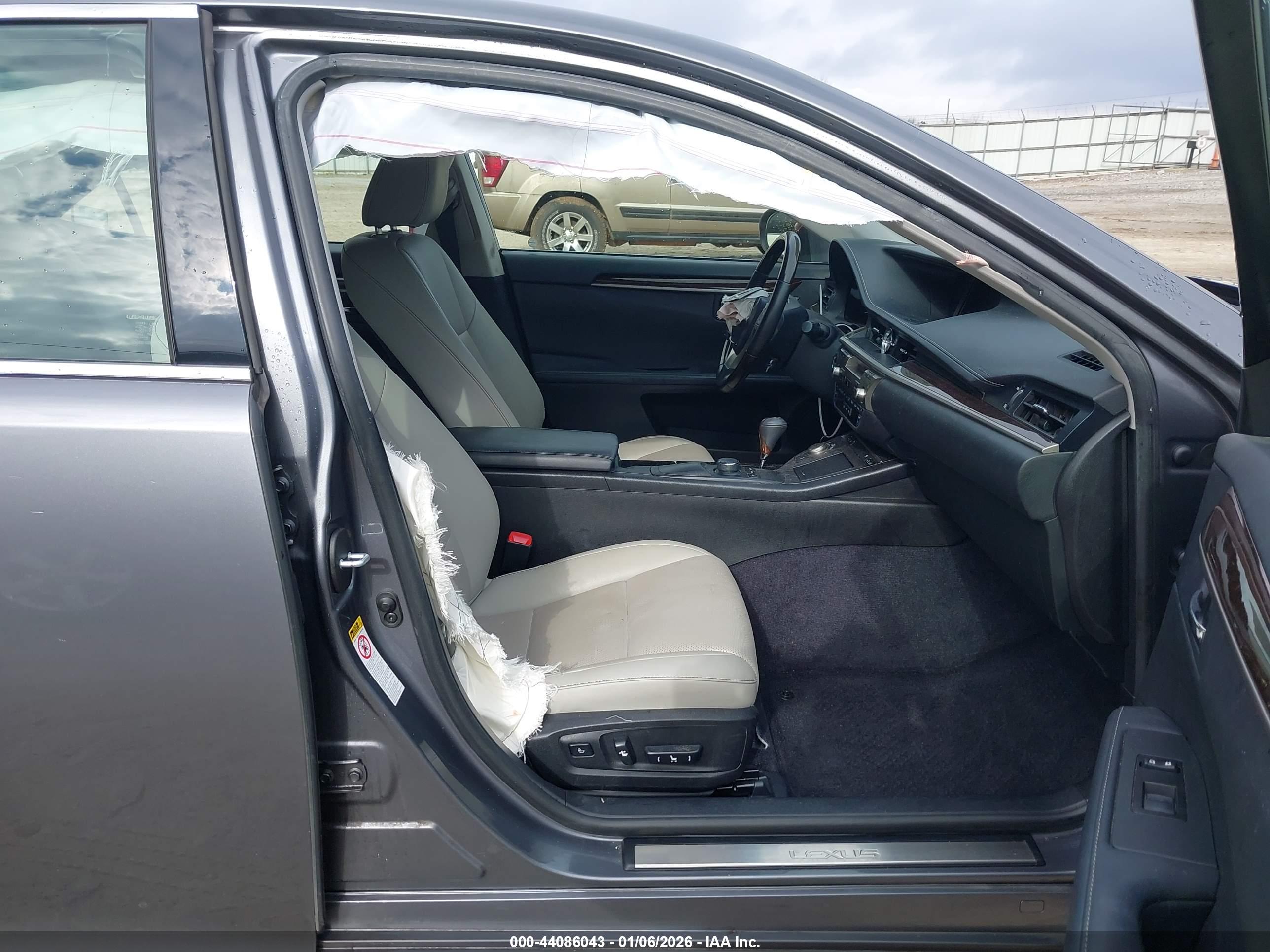 LEXUS ES image 5