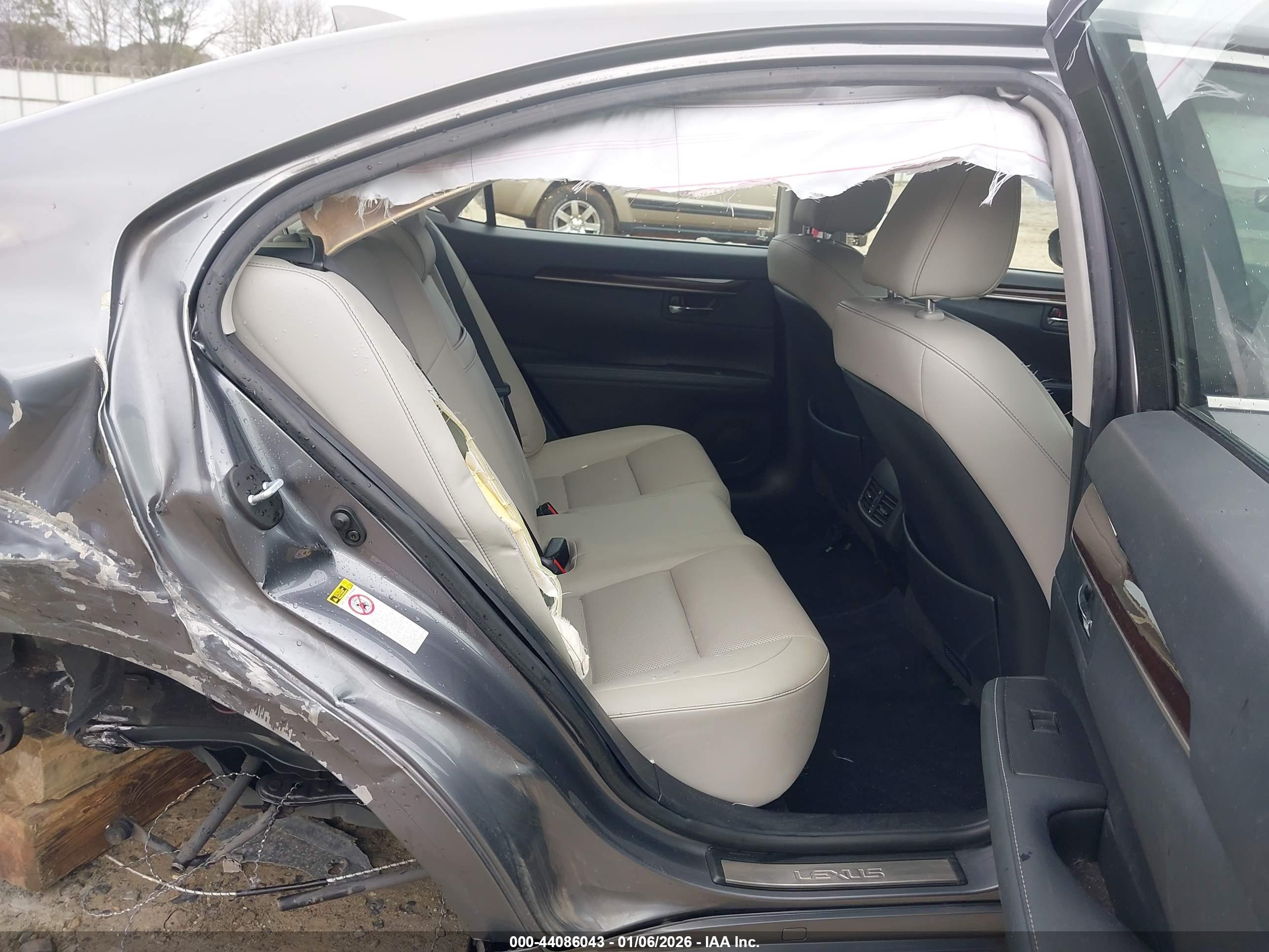 LEXUS ES image 8