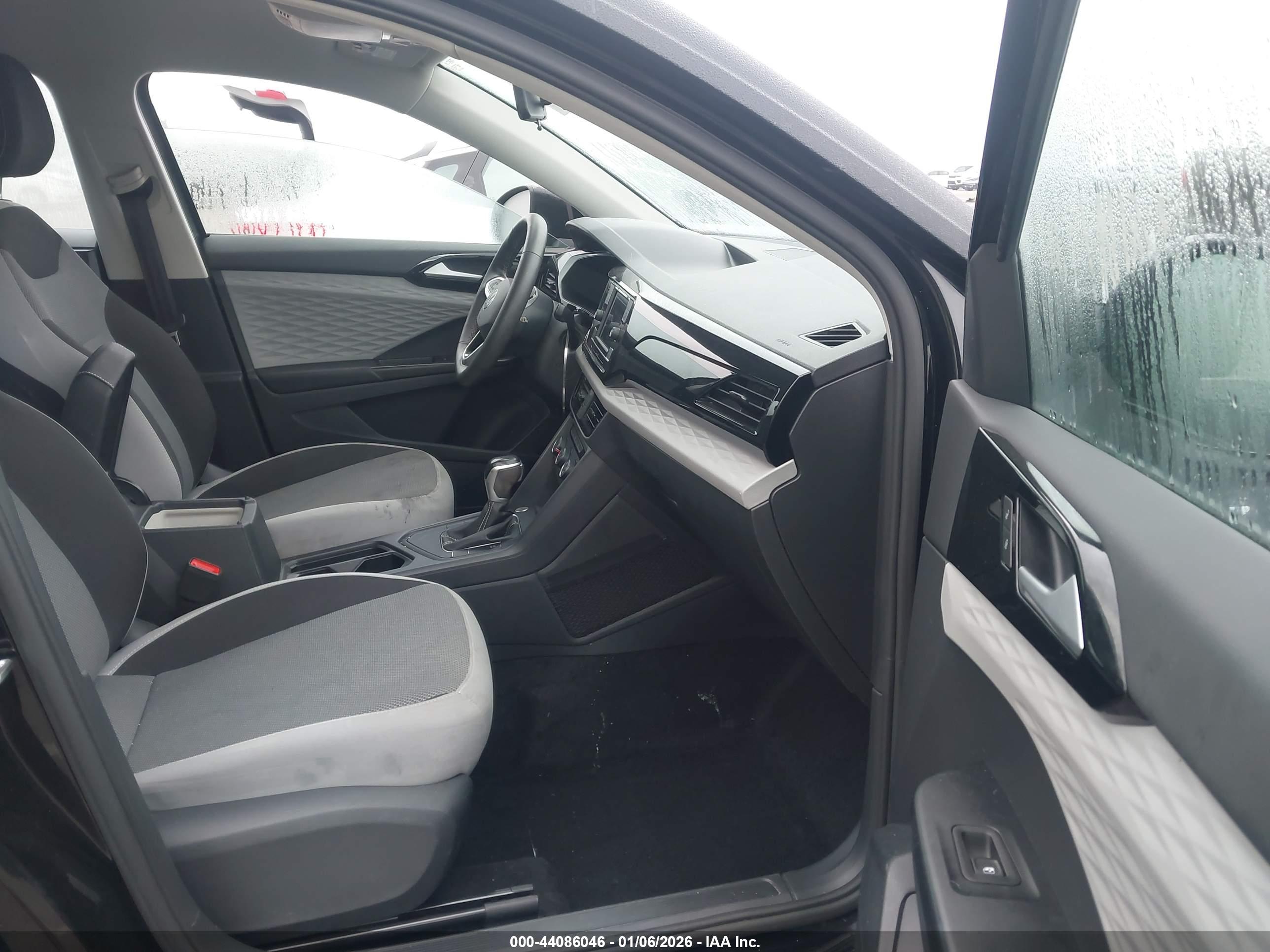 VOLKSWAGEN TAOS image 5
