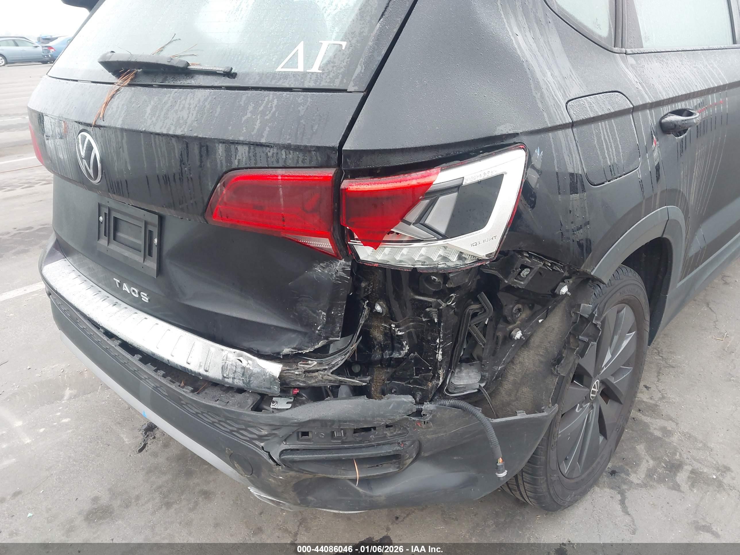 VOLKSWAGEN TAOS image 6
