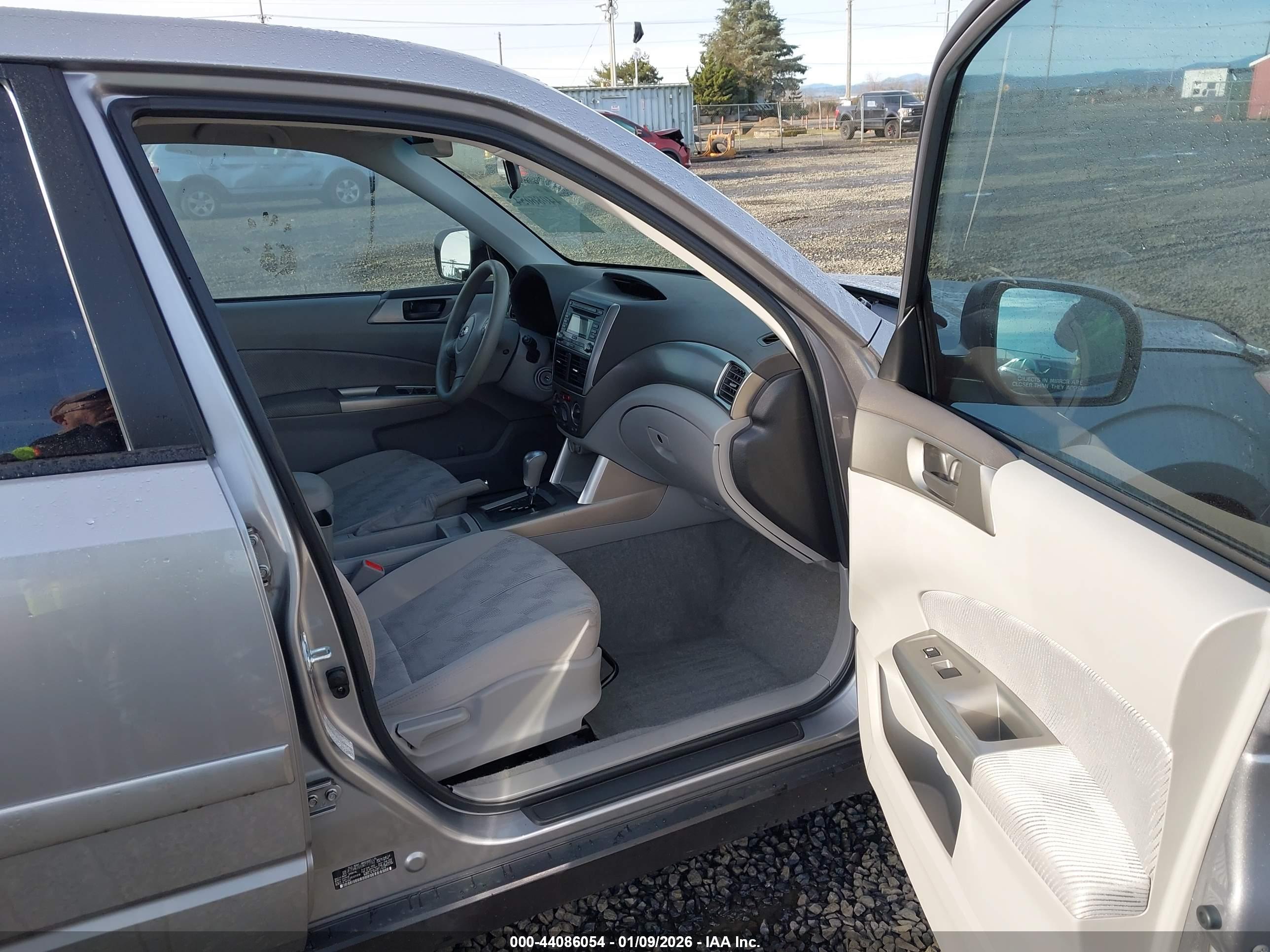 SUBARU FORESTER image 5