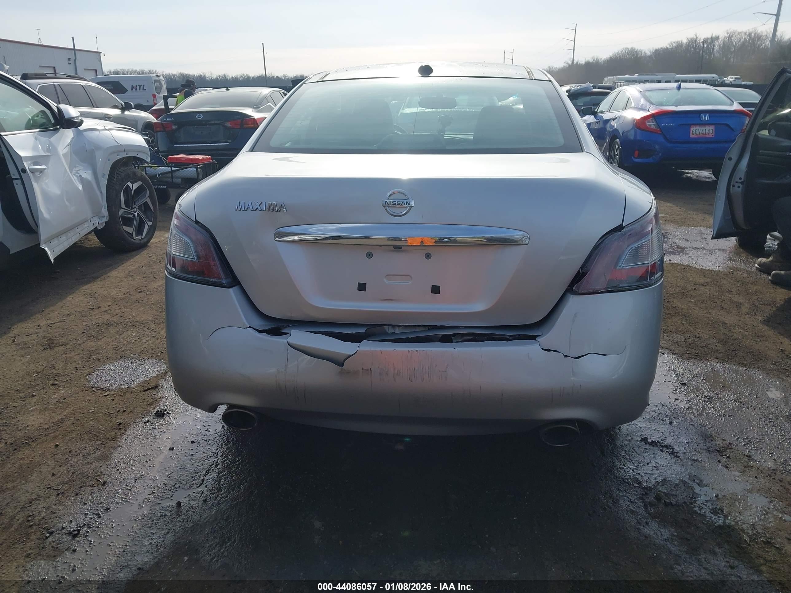 NISSAN MAXIMA image 6
