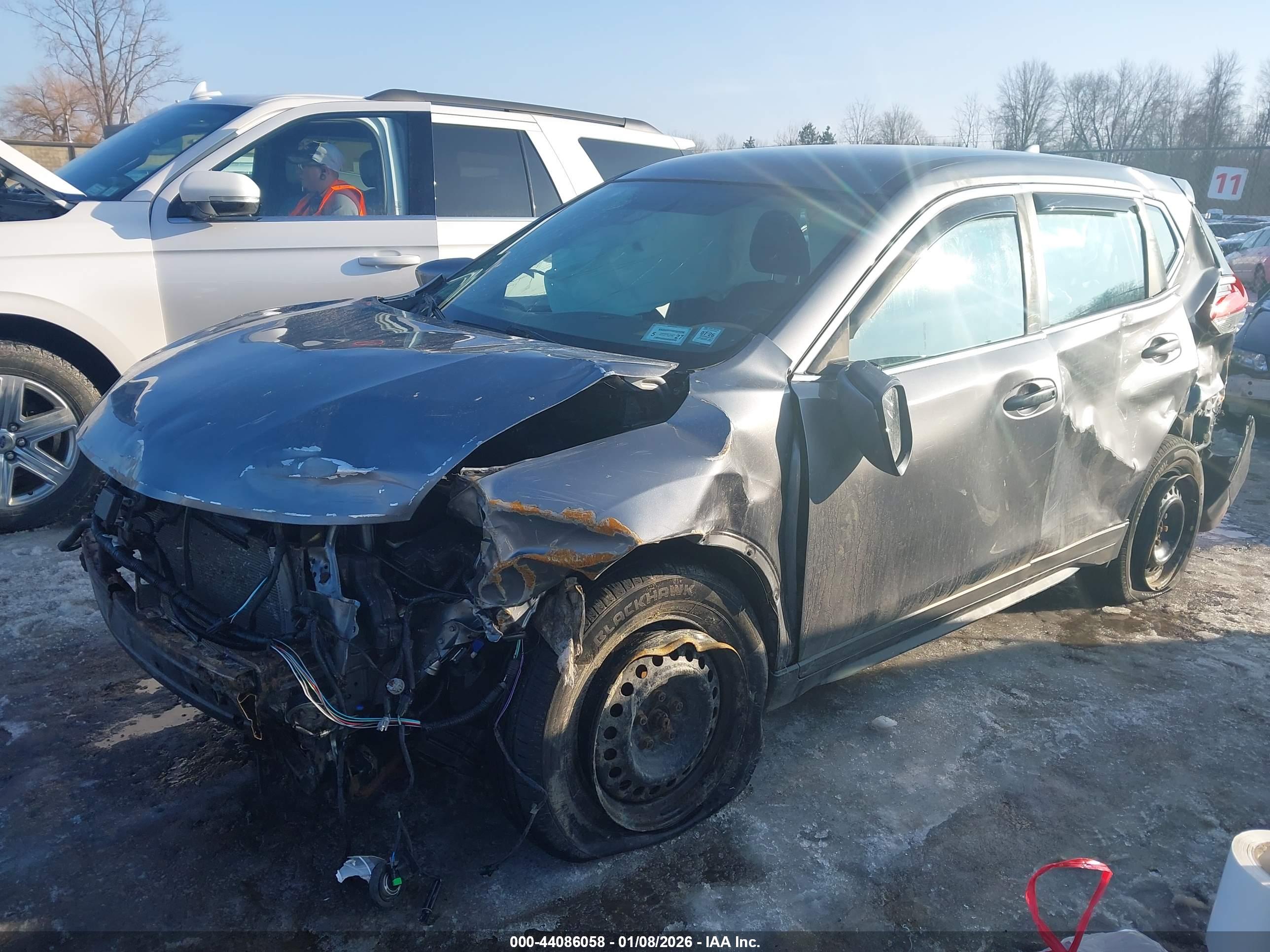 NISSAN ROGUE image 2