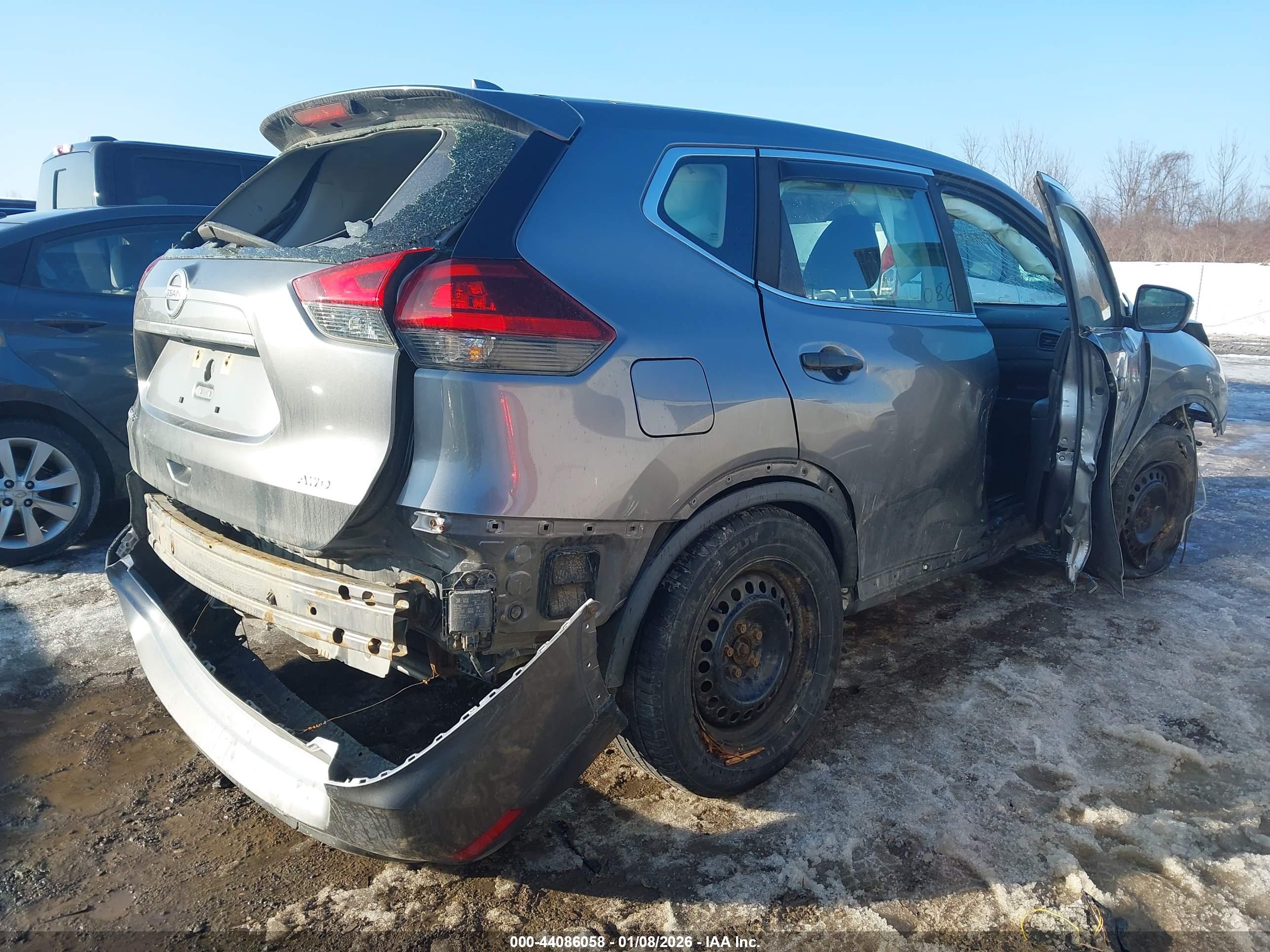 NISSAN ROGUE image 4