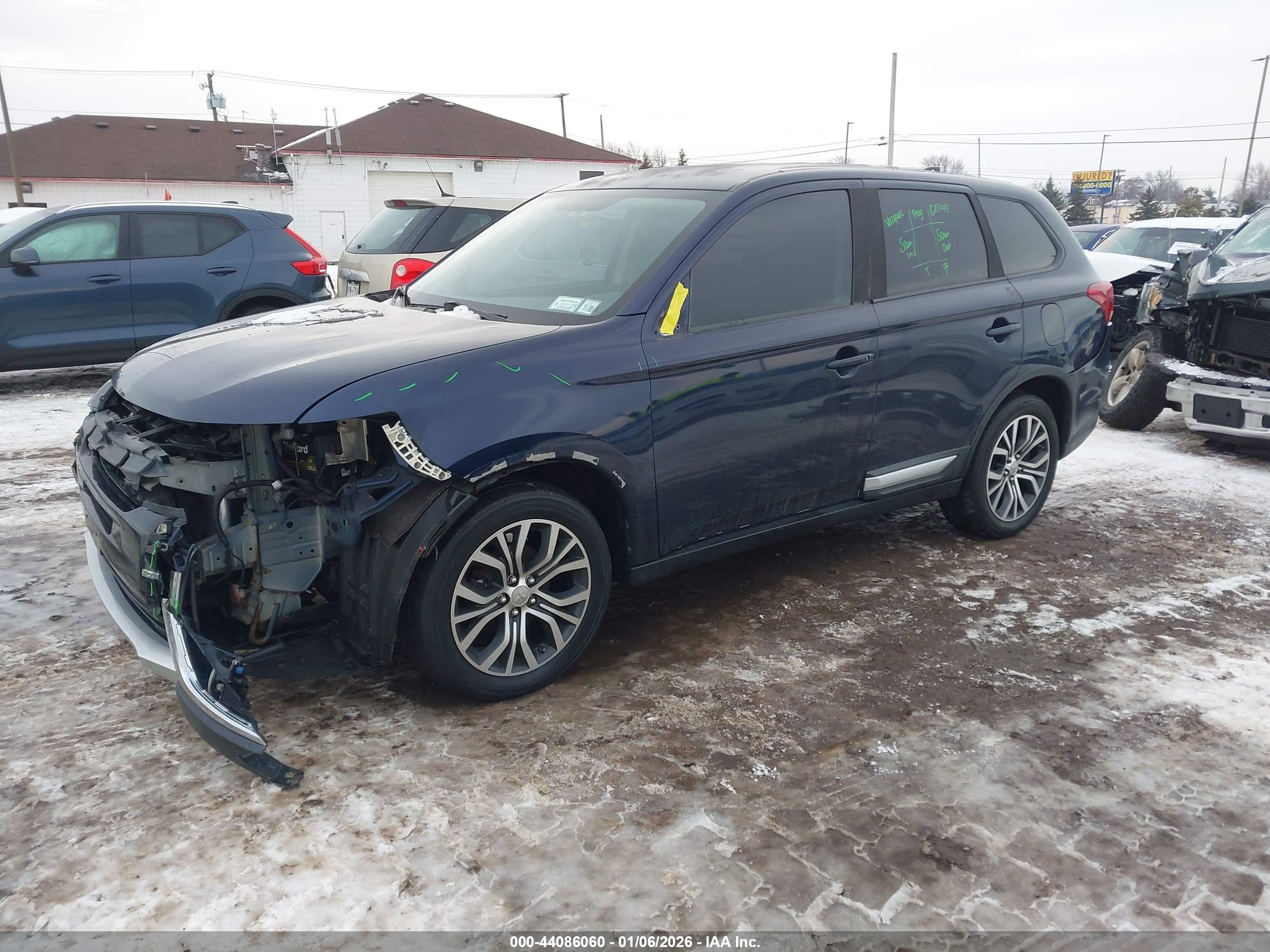MITSUBISHI OUTLANDER image 2
