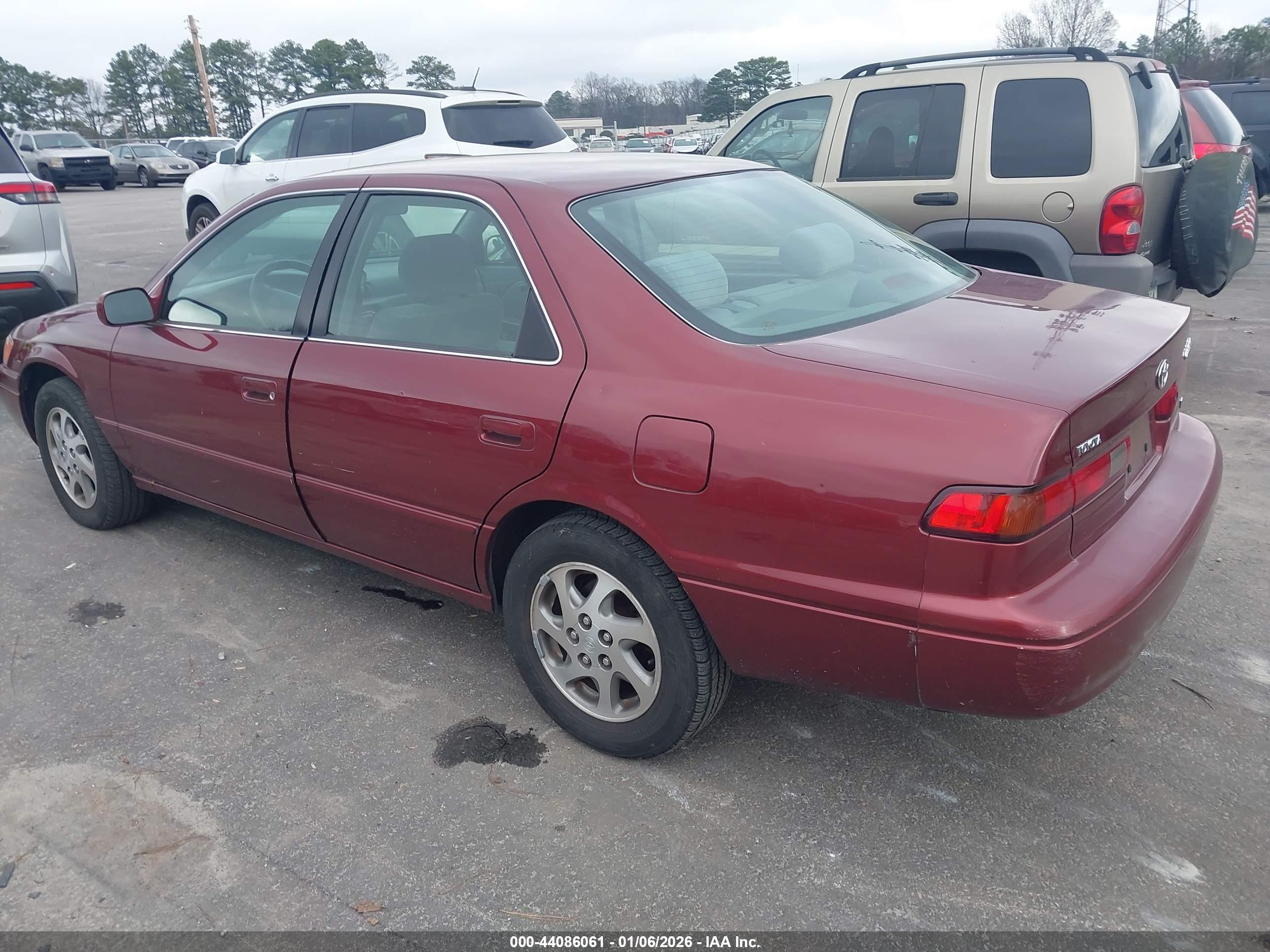 TOYOTA CAMRY image 3