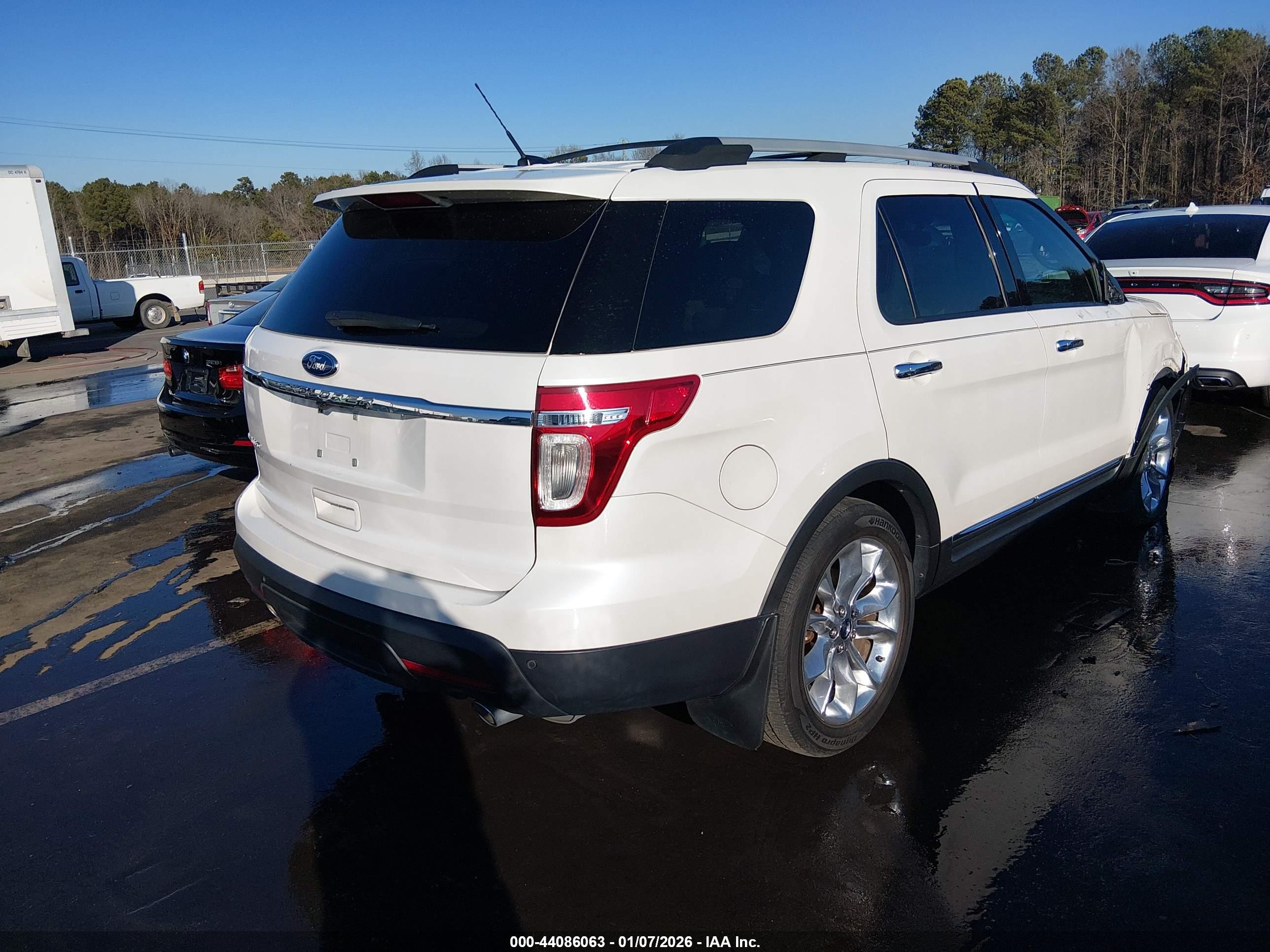 FORD EXPLORER image 4