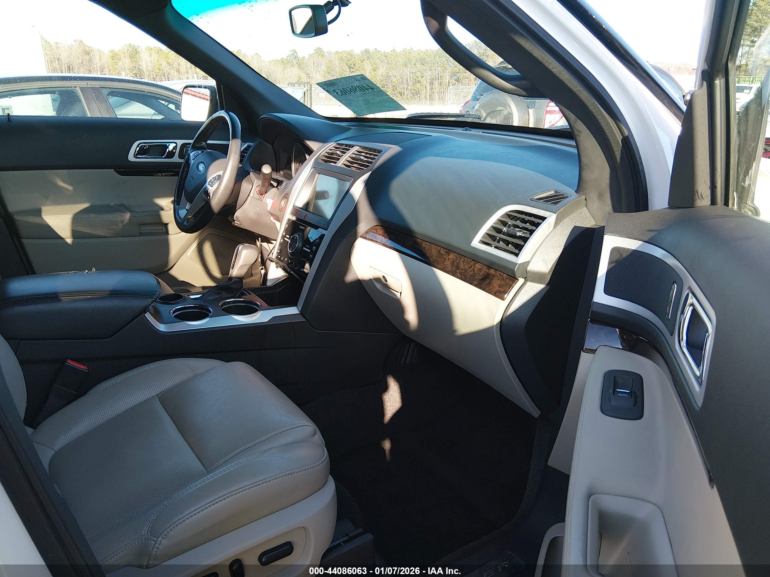 FORD EXPLORER image 5