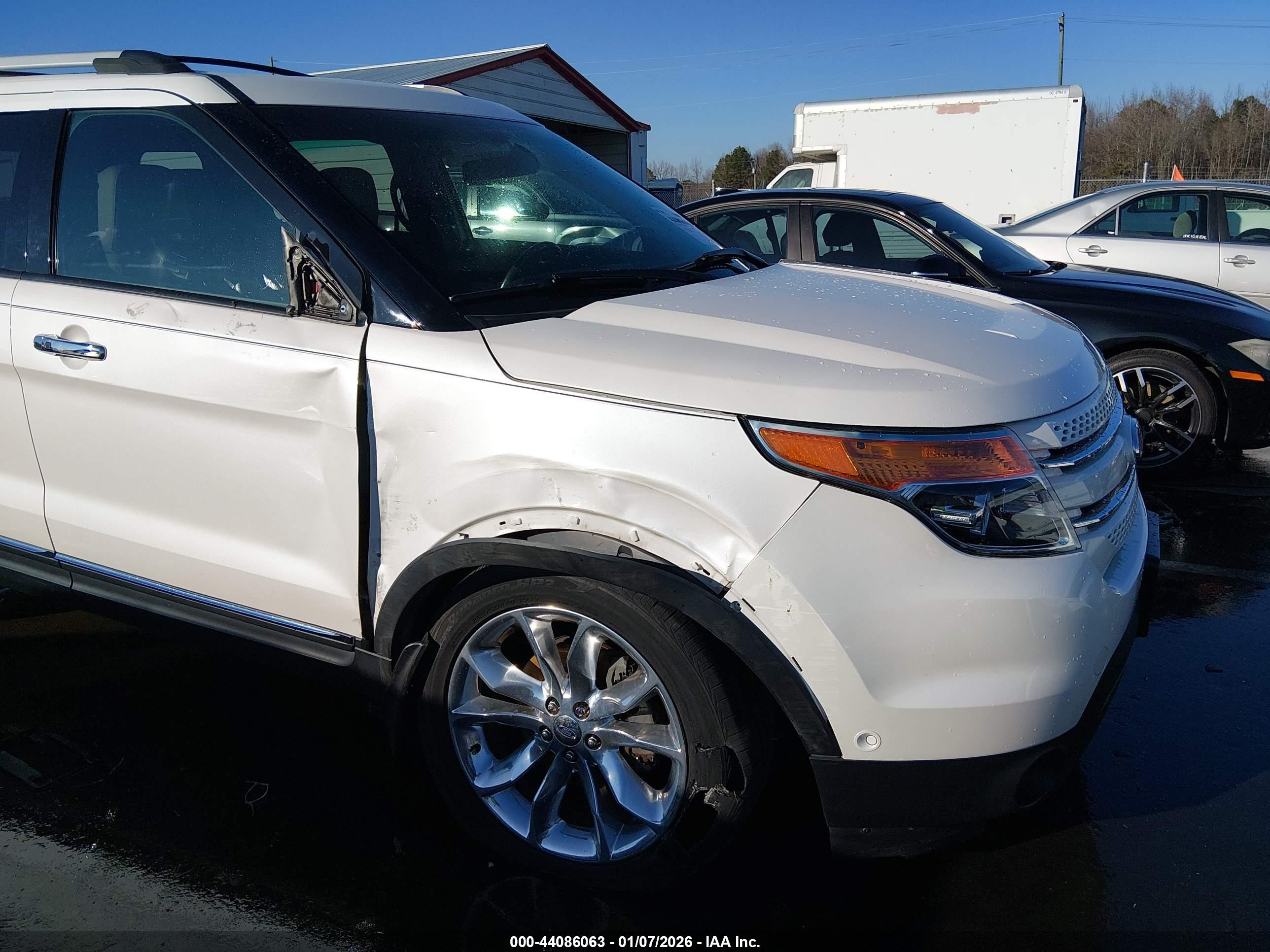 FORD EXPLORER image 6