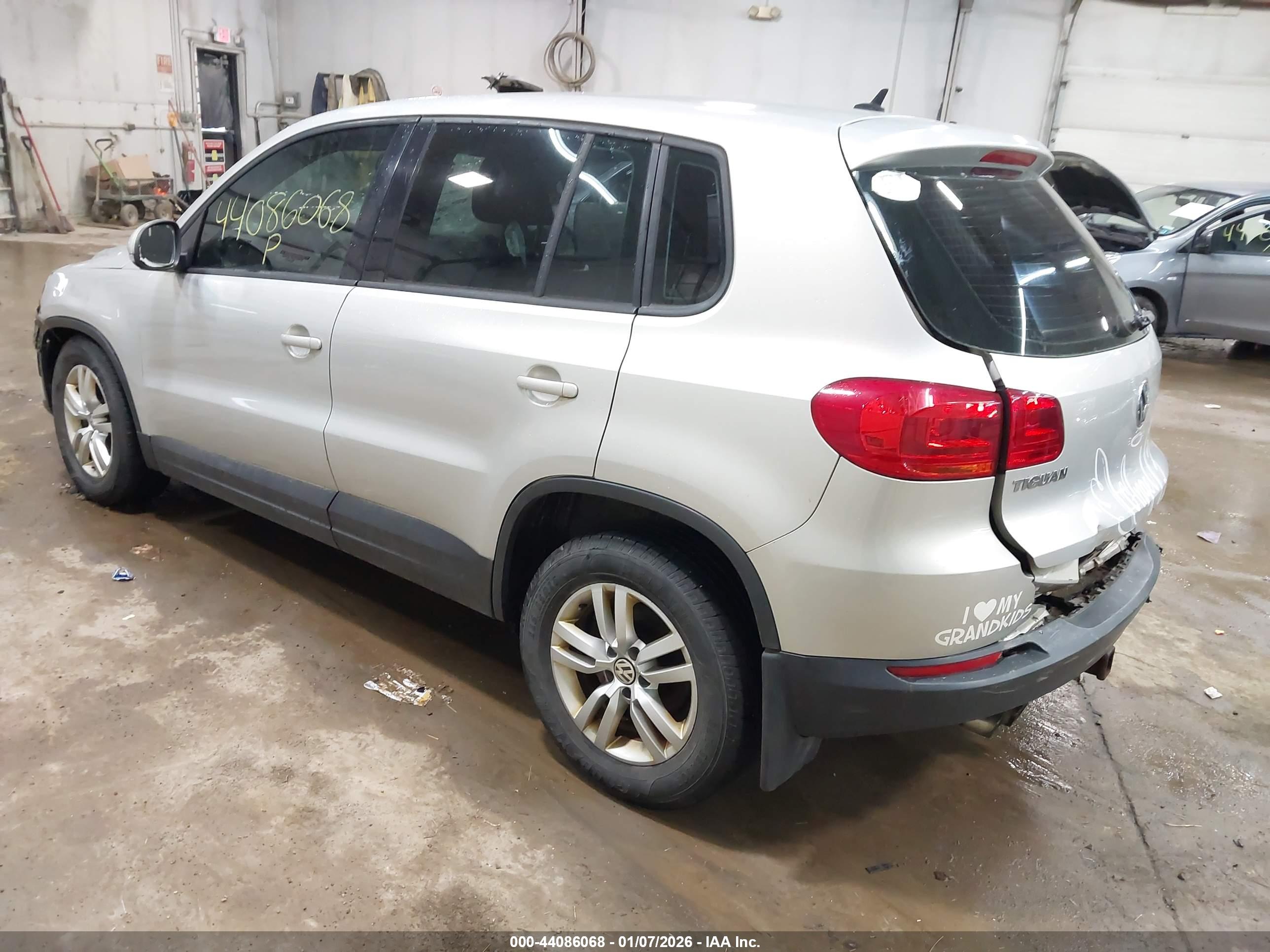 VOLKSWAGEN TIGUAN image 3