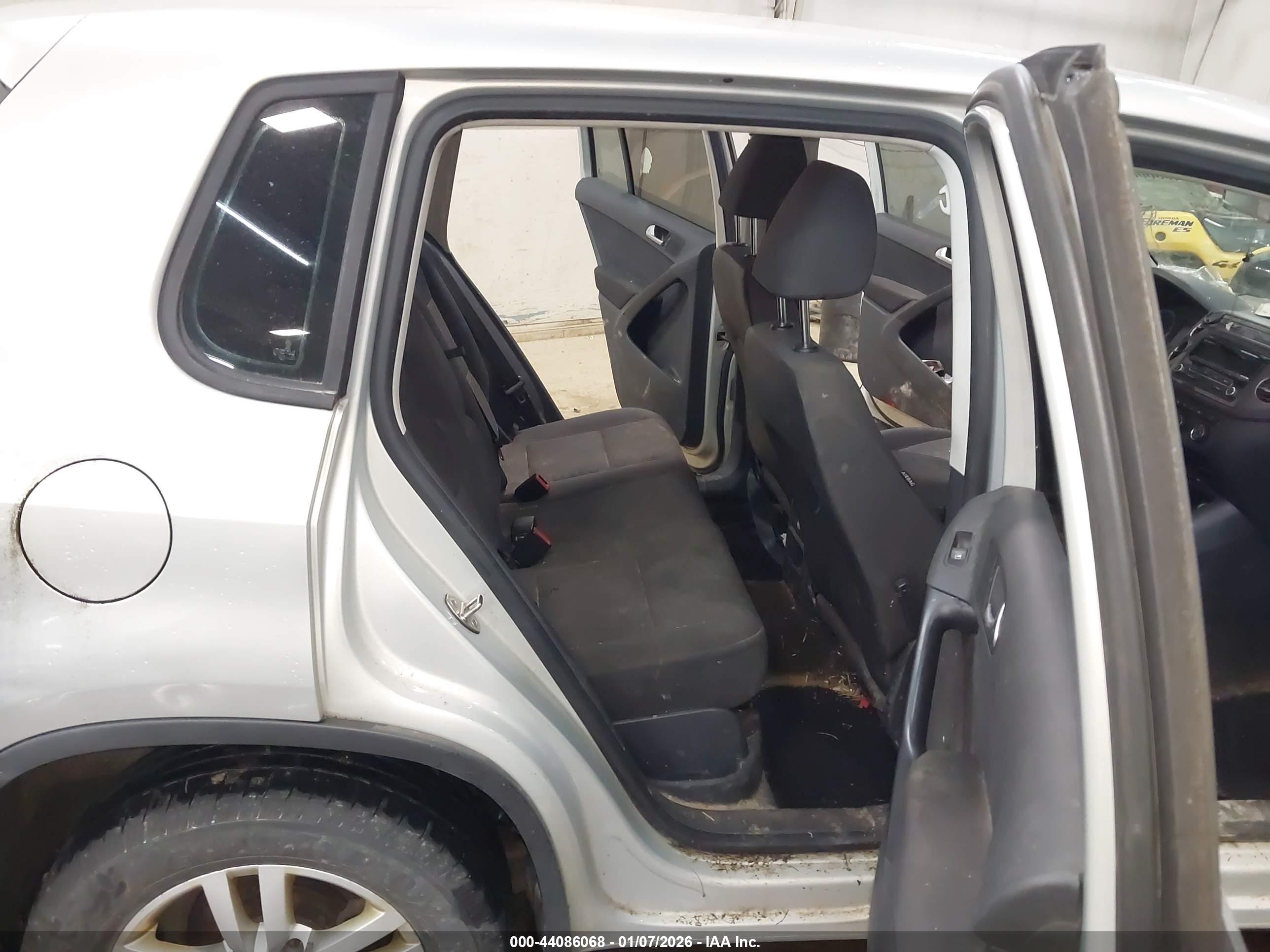 VOLKSWAGEN TIGUAN image 8