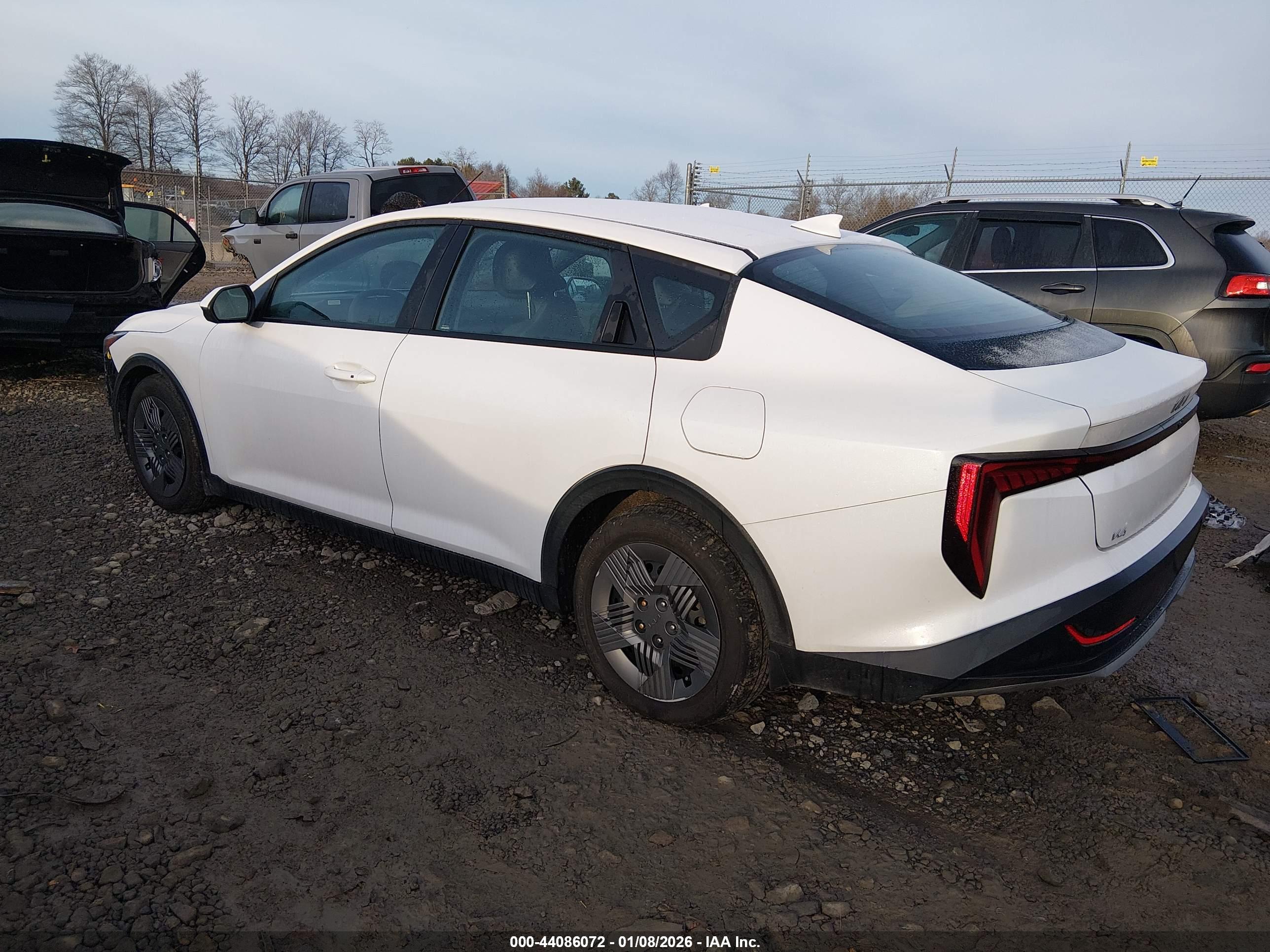 KIA K4 image 3