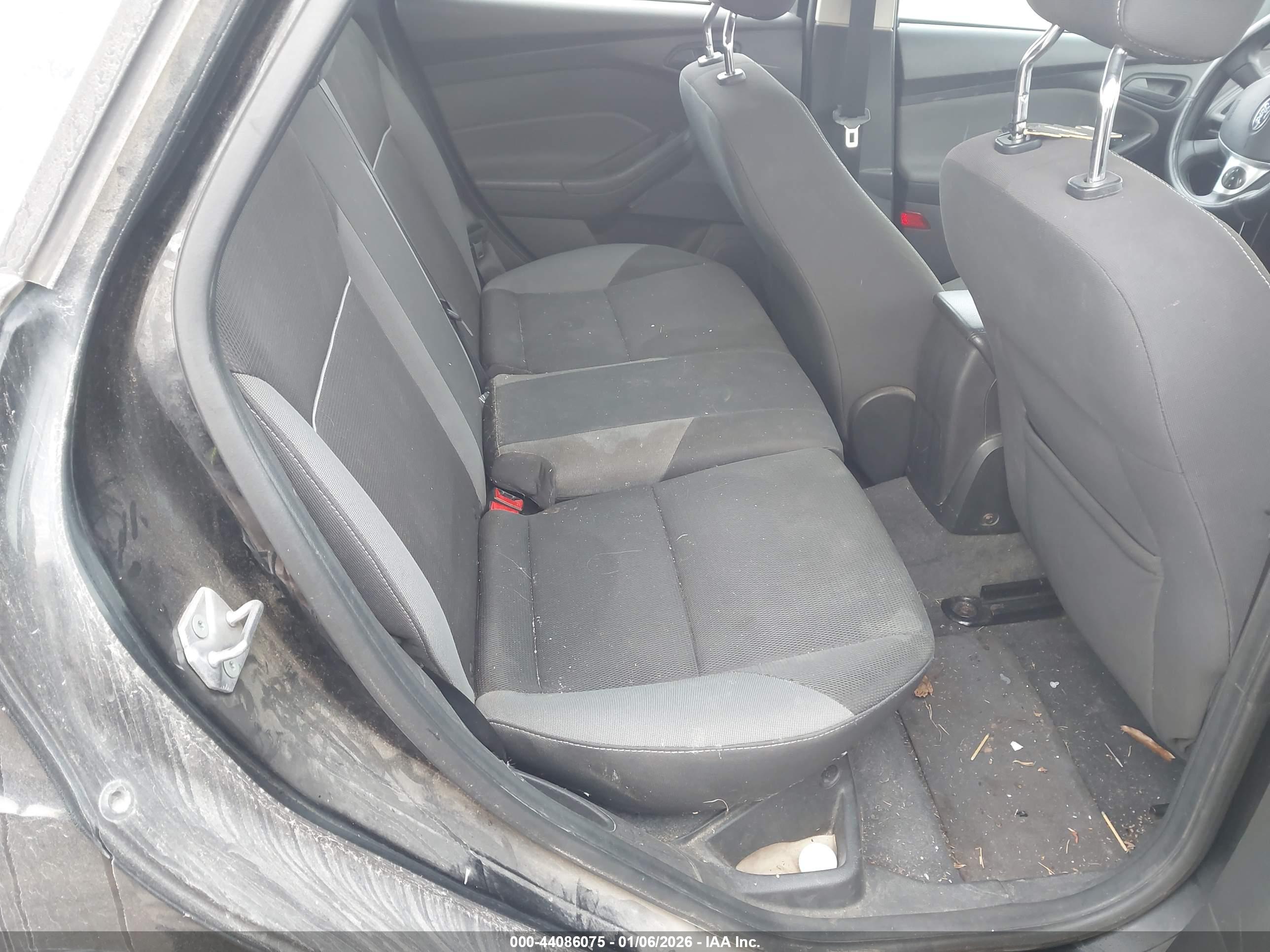 FORD FOCUS image 8