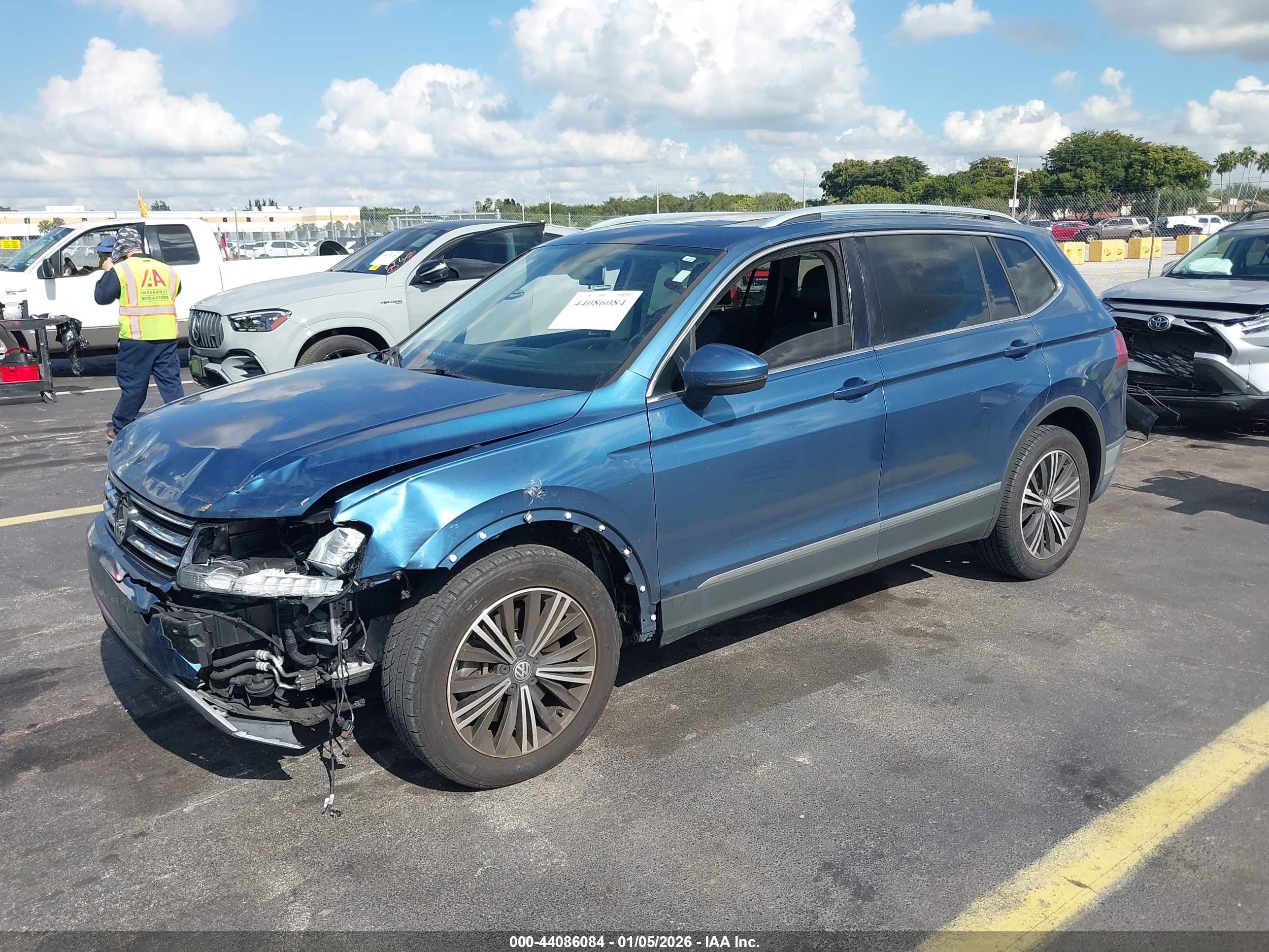 VOLKSWAGEN TIGUAN image 2