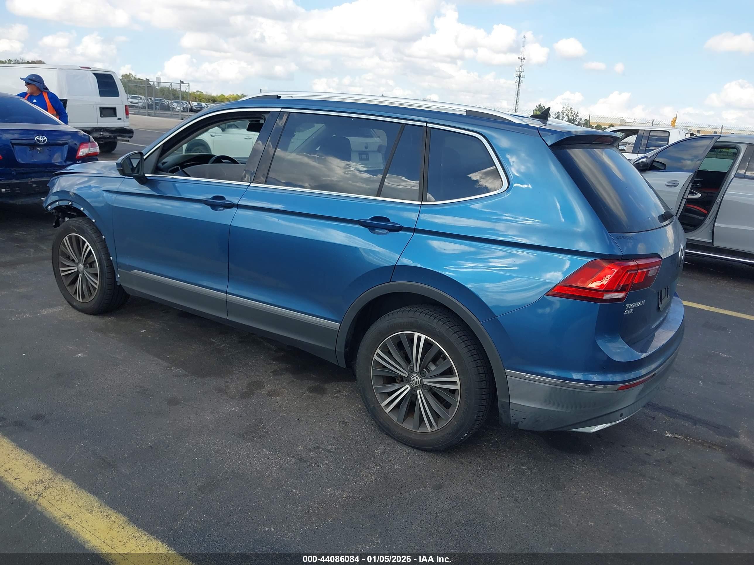 VOLKSWAGEN TIGUAN image 3