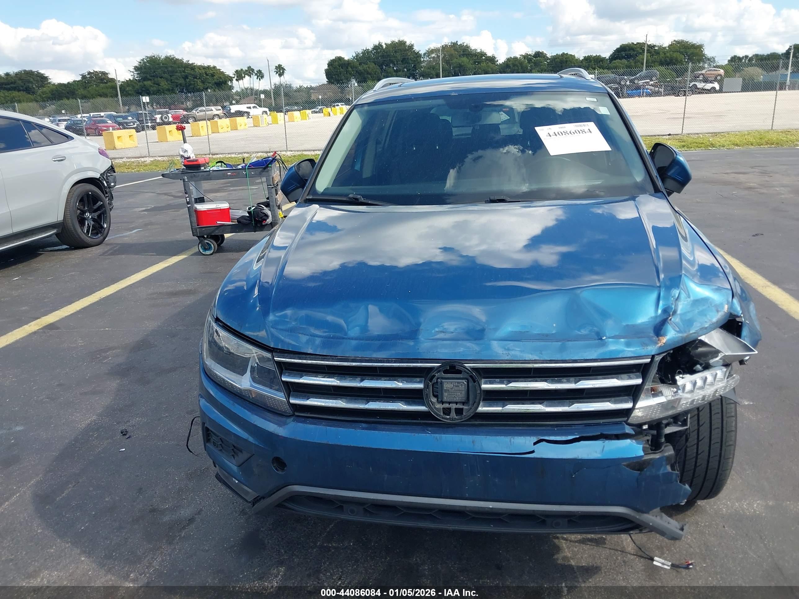 VOLKSWAGEN TIGUAN image 6